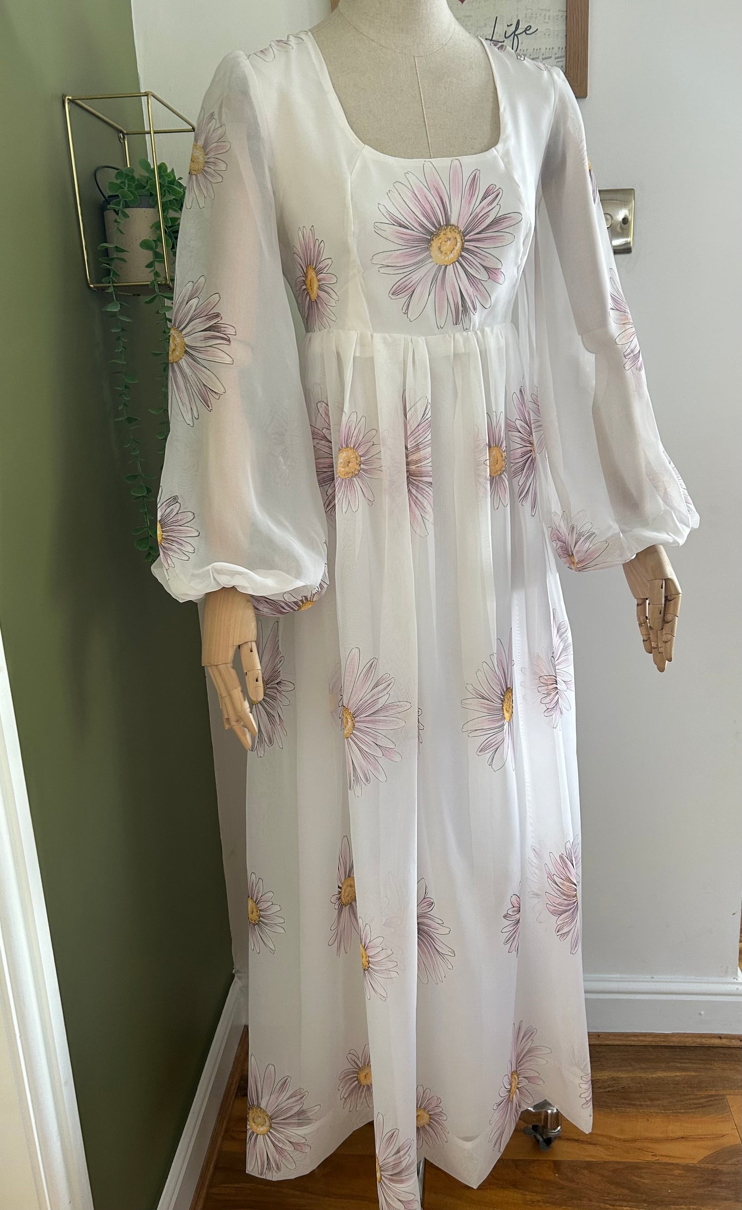Vintage 1970s Size 10 White & Pink Floral Print Long Sleeve Chiffon Maxi Dress