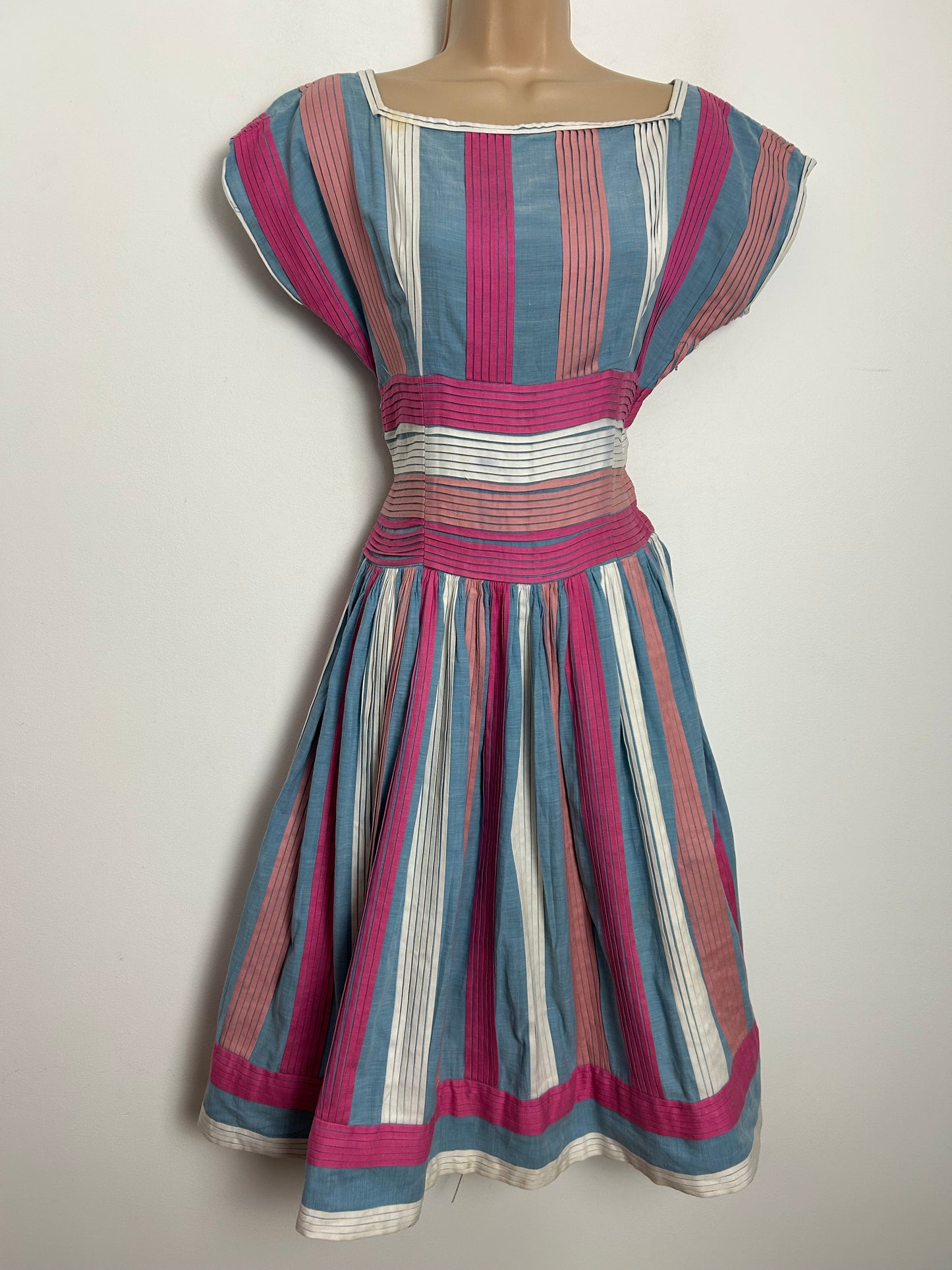 Vintage 1950s ALICE EDWARDS Size 10 Pink Blue & White Cotton Pleated Summer Prom Dress