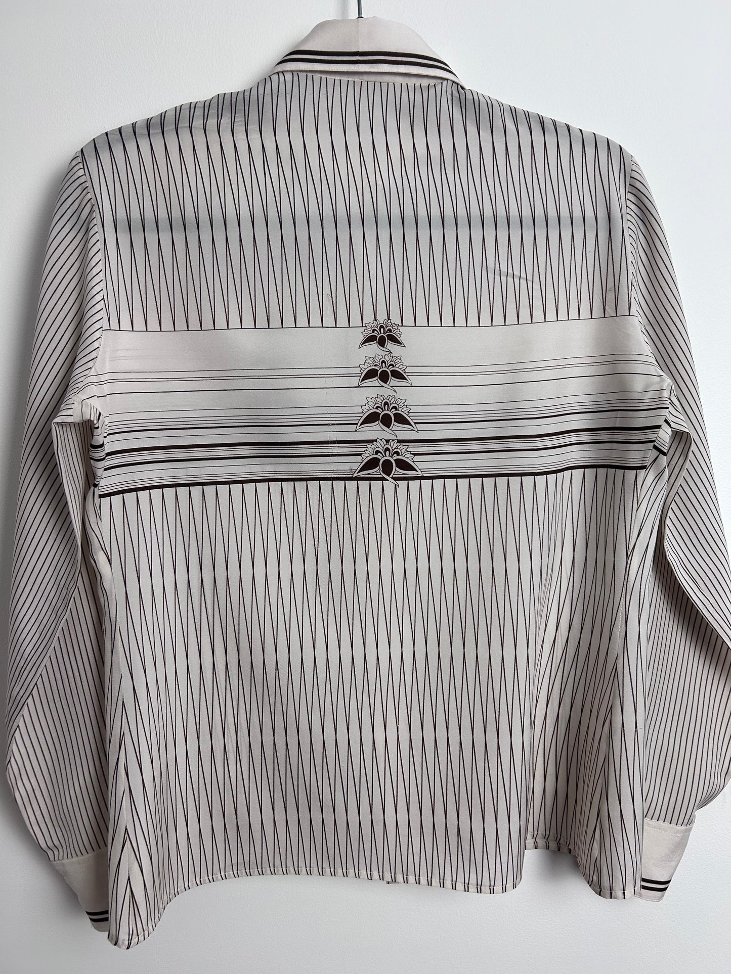 Vintage 1970s CREATIONS HAZAH UK Size 14 Off White & Brown Stripe & Leaf Print Dagger Collar Long Sleeve Shirt