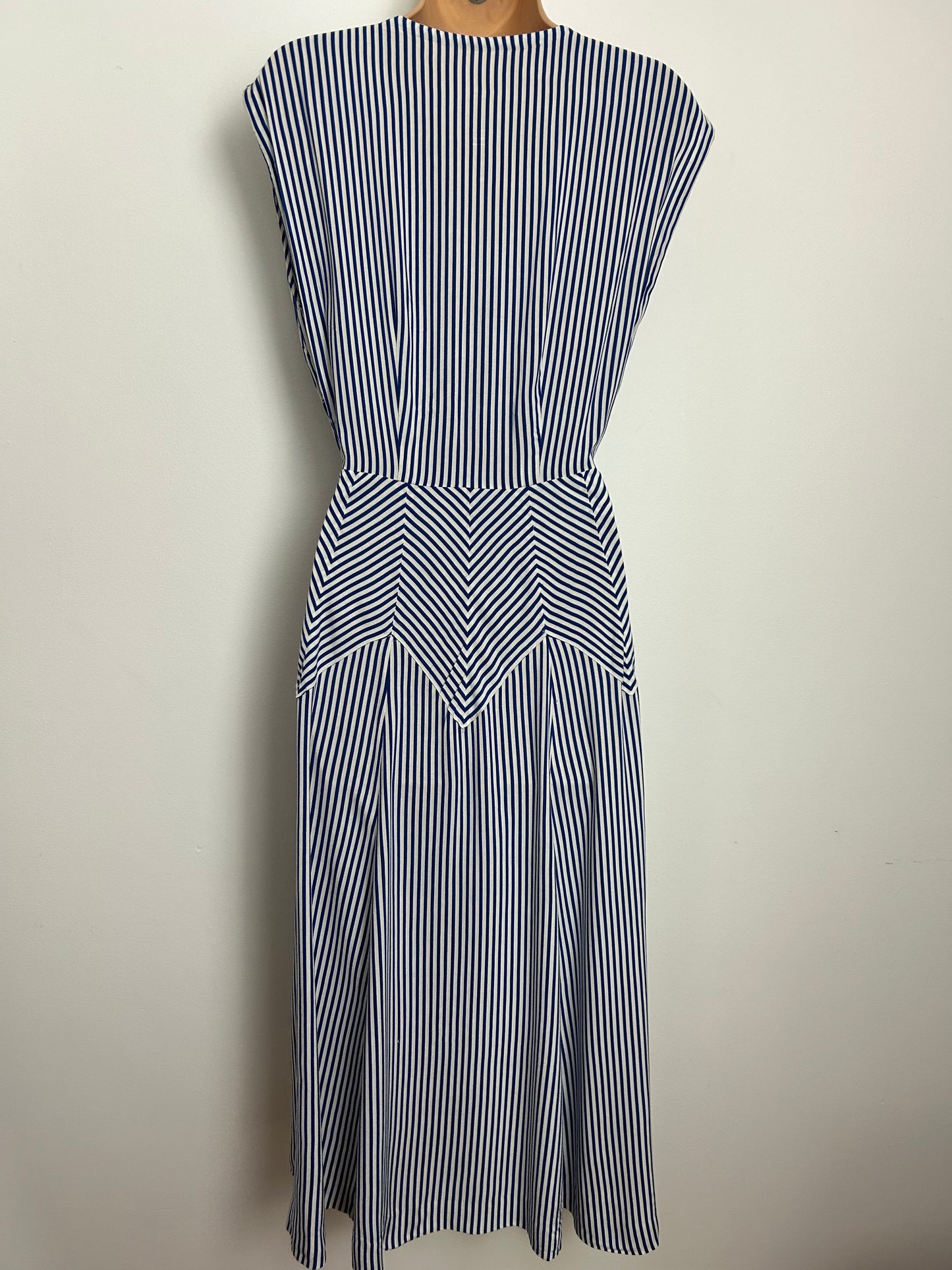 Vintage Late 1950s Size 8 Blue & White Stripe Print Sleeveless Day Dress