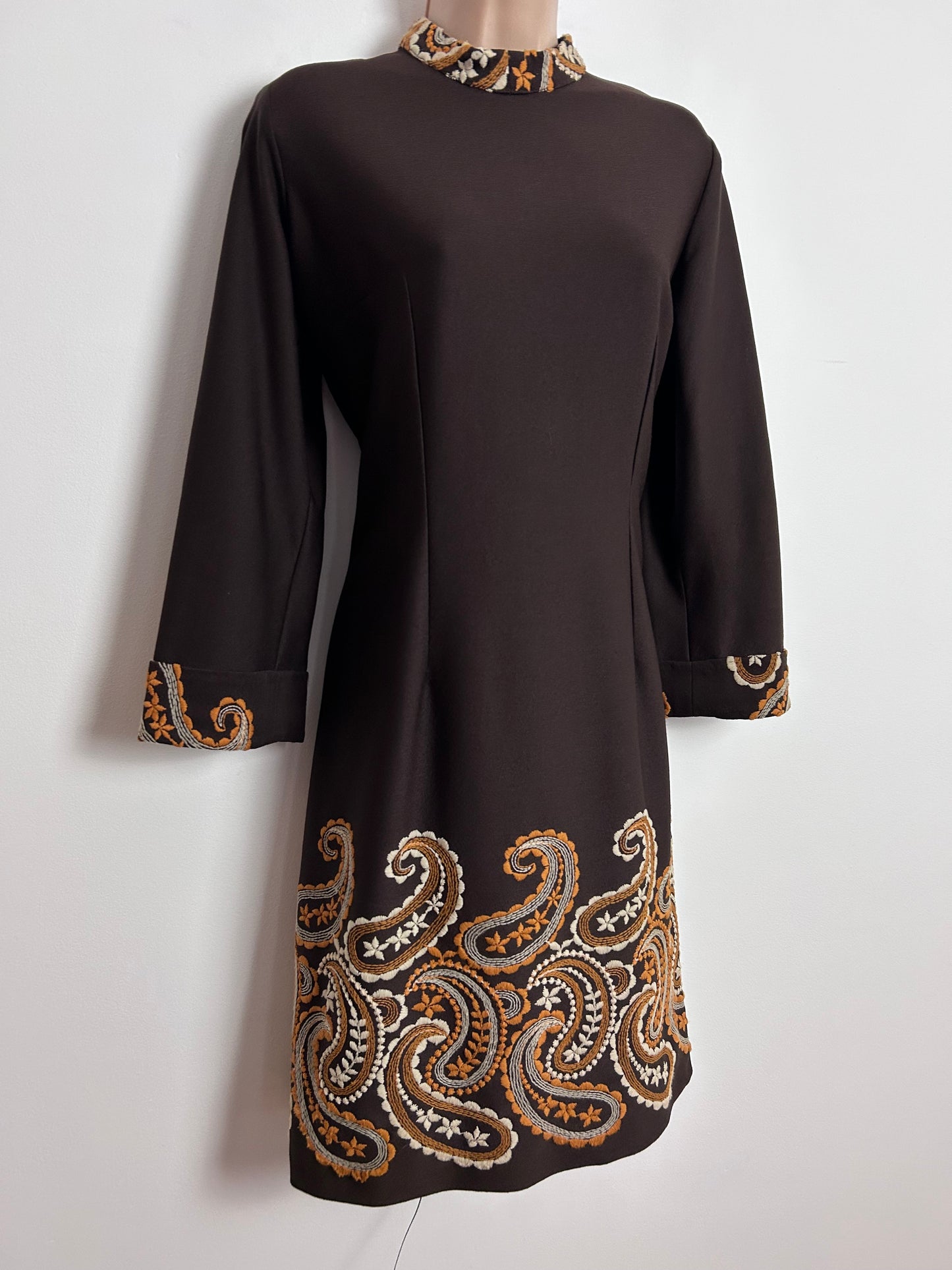 Vintage 1960s UK Size 14-16 Brown Cream & Orange Embroidered Detail Long Sleeve Mod Shift Dress