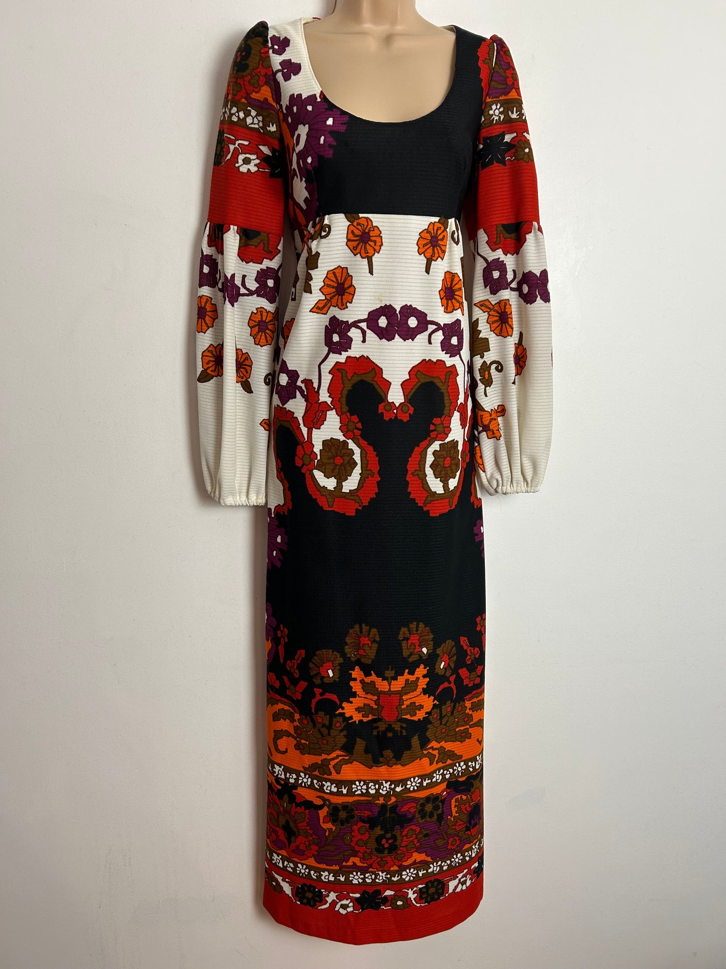Vintage 1970s RICHARD SHOPS UK Size 8 White Dark Red Orange & Brown Abstract Floral Print Long Sleeve Maxi Dress