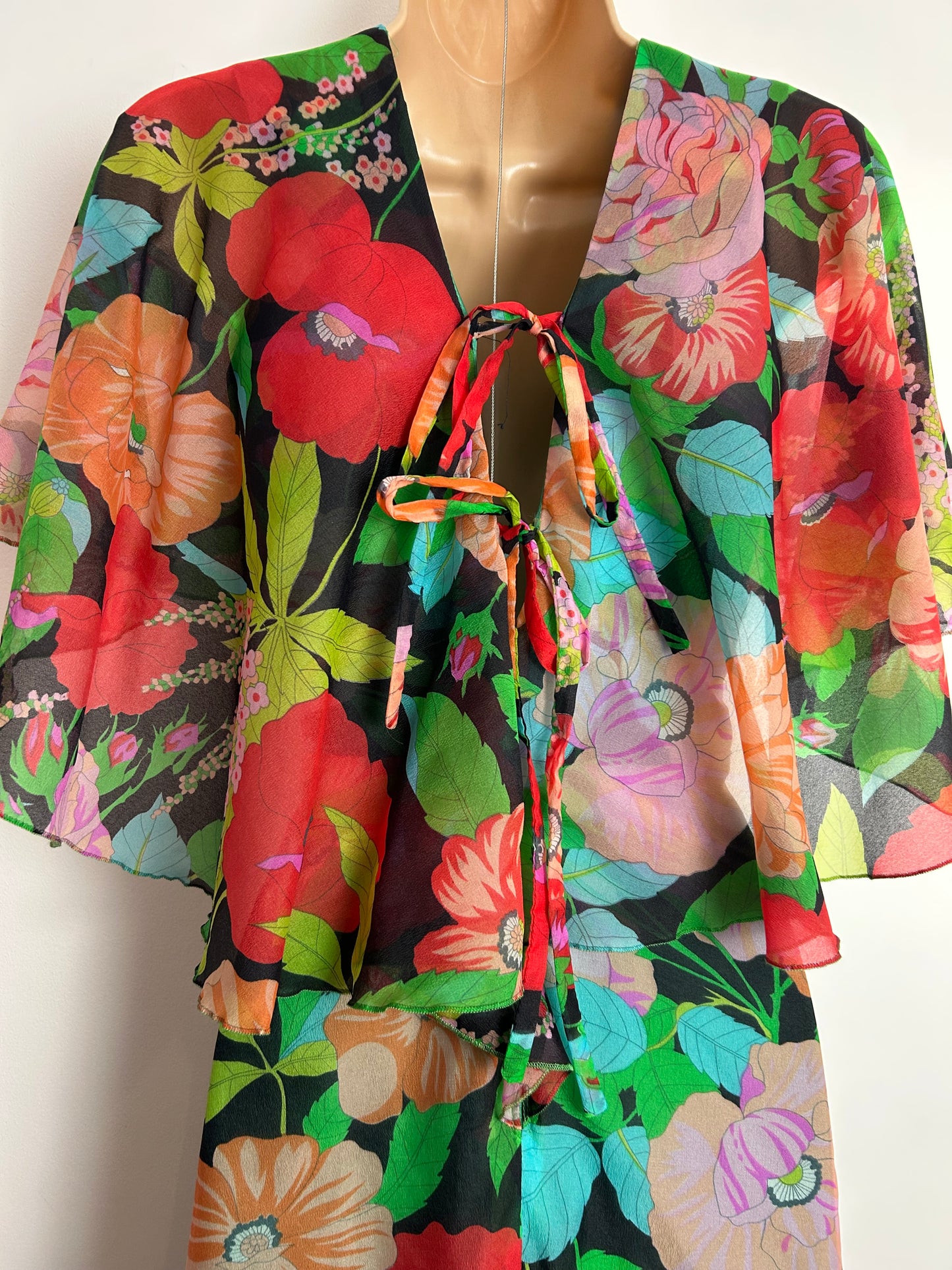 Vintage 1970s JOBI Size 6-8 Stunning Black Red & Green Bold Floral Print Cape Sleeve Boho Maxi Dress