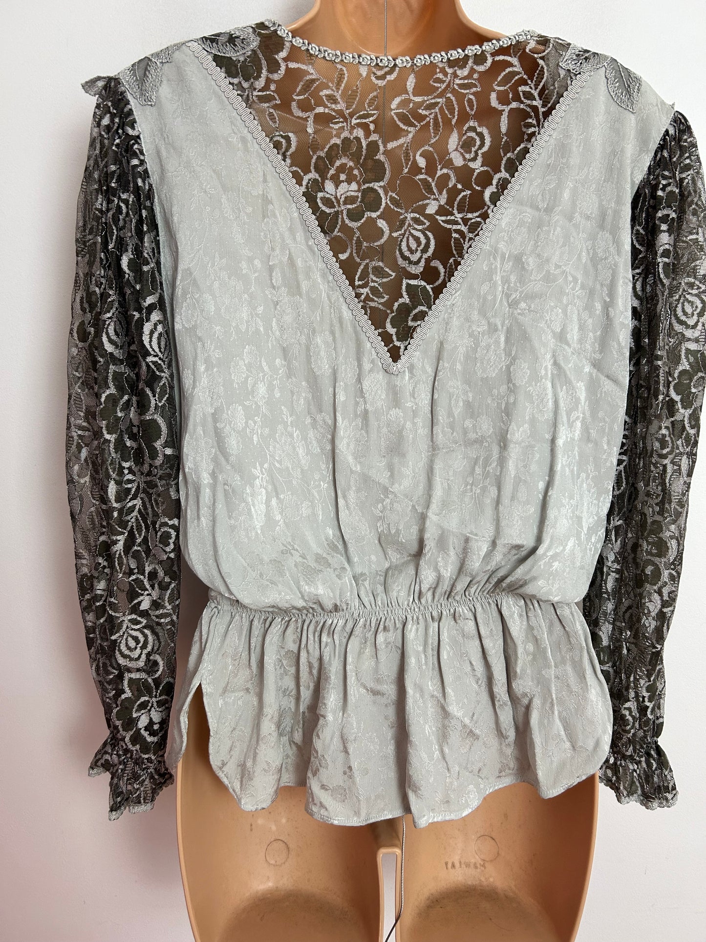 Vintage 80s 90s UK Size 12 Gorgeous Silvery Grey Lace Ruffle Trim Long Sleeve Top