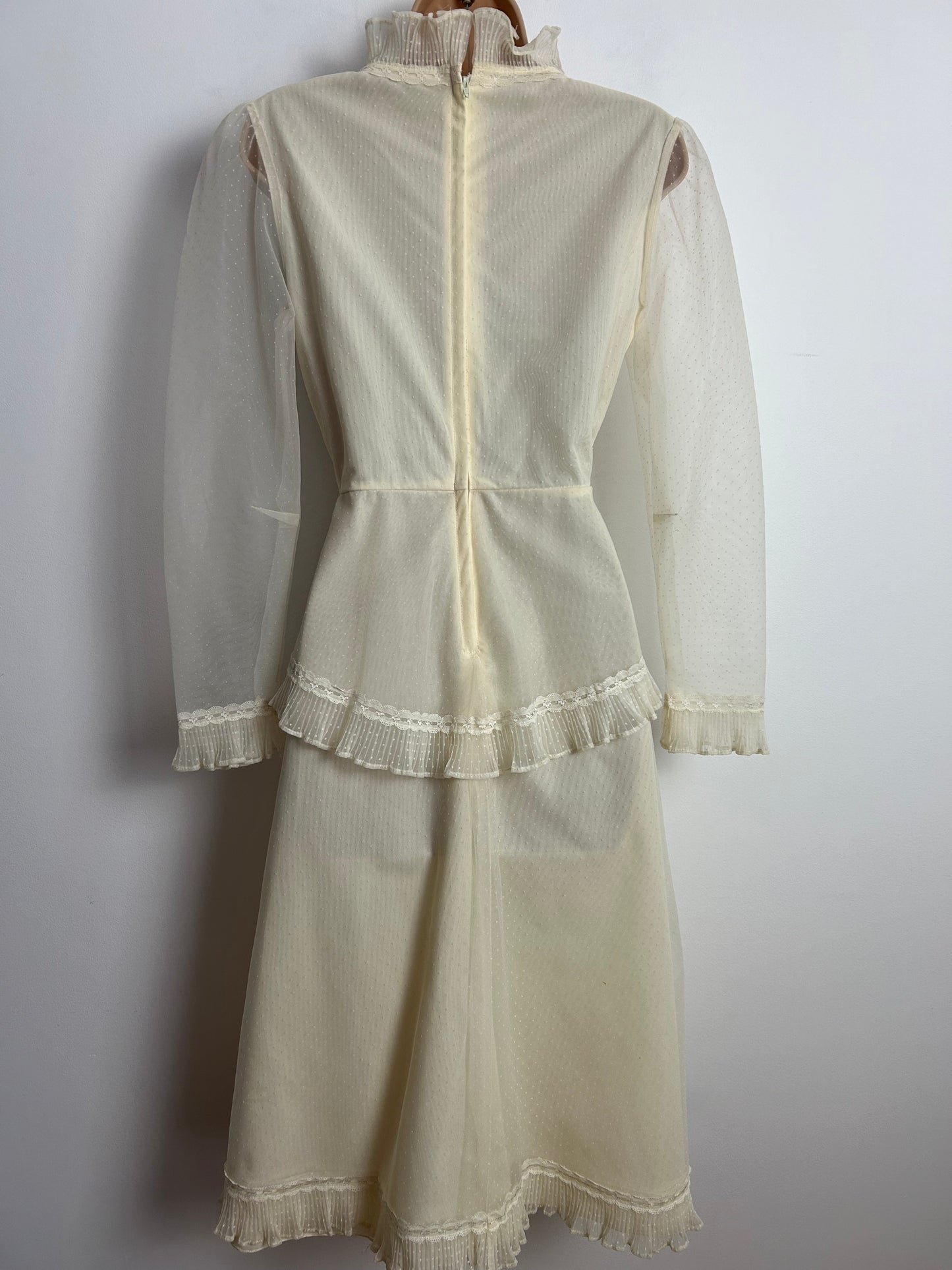 Vintage 1970s Size 10 Cream Chiffon Ruffle & Peplum Long Sleeve Occasion Dress