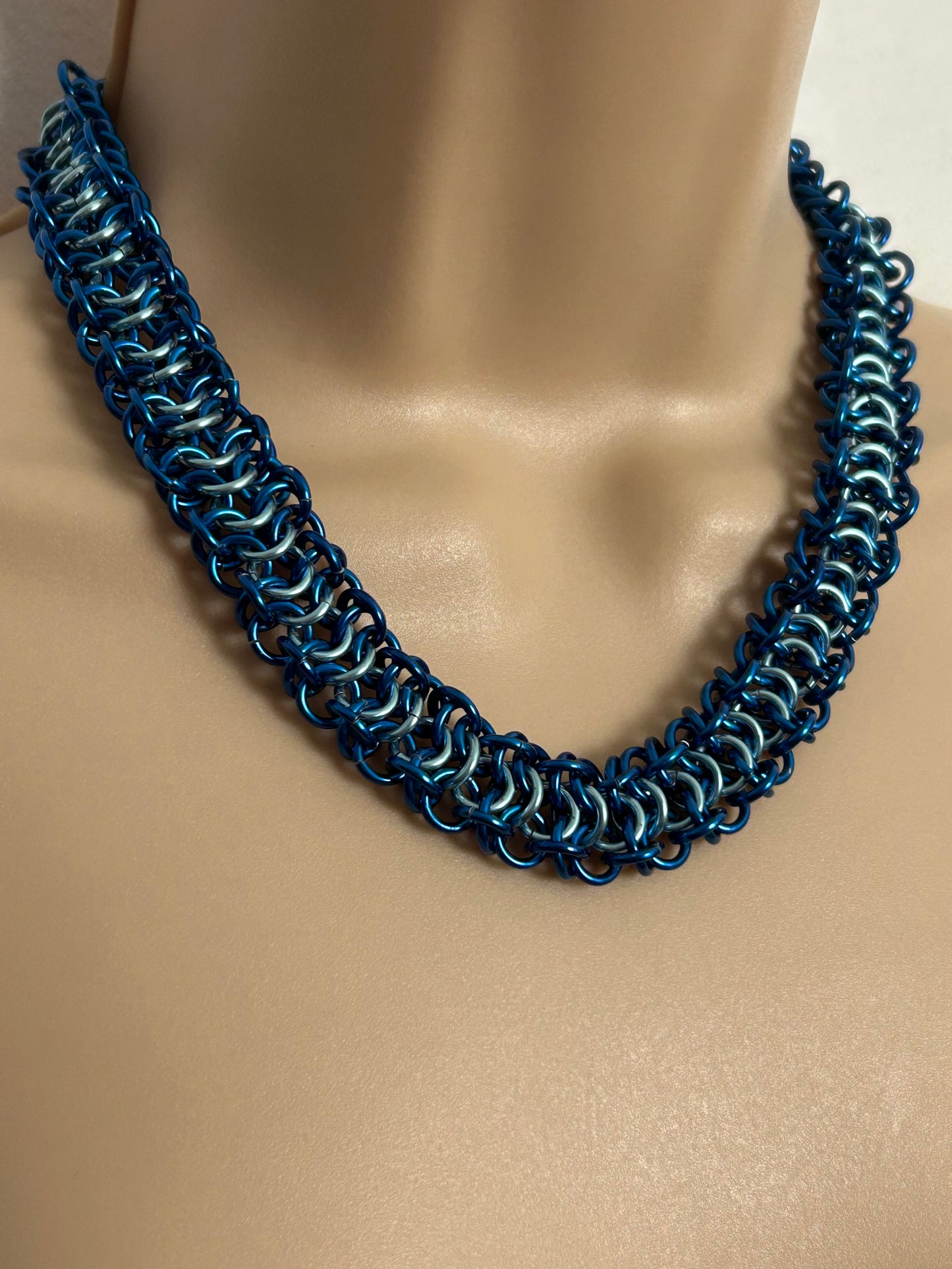 Vintage 90s Y2K Metallic Blue Interlink Chain Choker Style Necklace