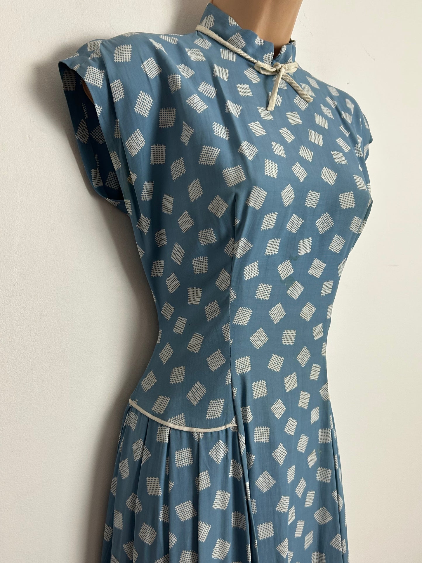 Vintage 1940s Size 8 Pretty Blue & White Grid Square Print Cotton Blend Pleated Day Dress