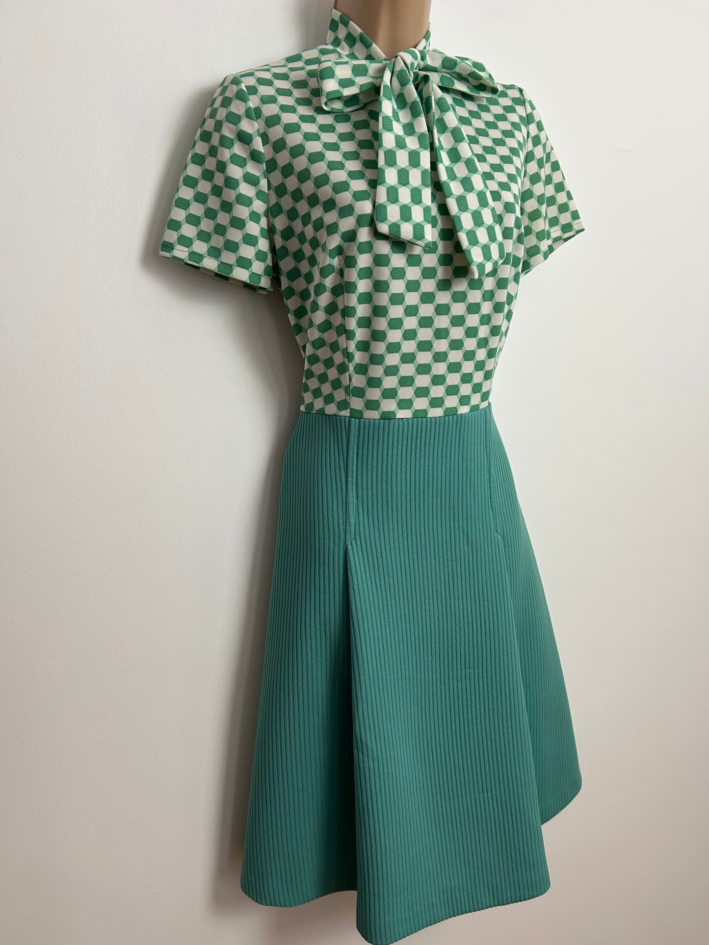 Vintage 1960s UK Size 10 Mint Green & White Geo Print Pussy Bow Mod Dress & Matching Jacket