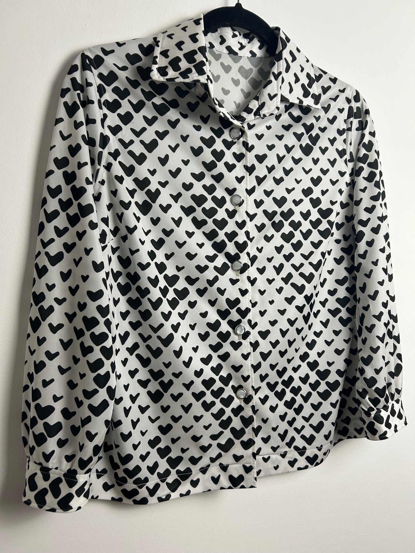 Vintage 1970s Size 12 White & Abstract Heart Print Long Sleeve Shirt