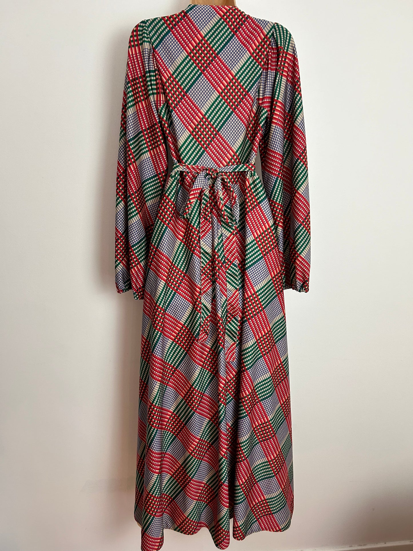 Vintage 1970s BETTY BARCLAY UK Size 8 Green Red Beige & Blue Check Print Long Sleeve Tie Back Maxi Dress