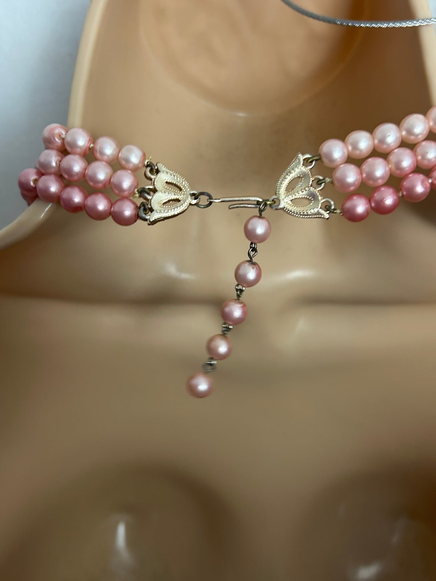 Vintage 1960s Pink Tones Plastic Bead Triple Strand Choker Necklace