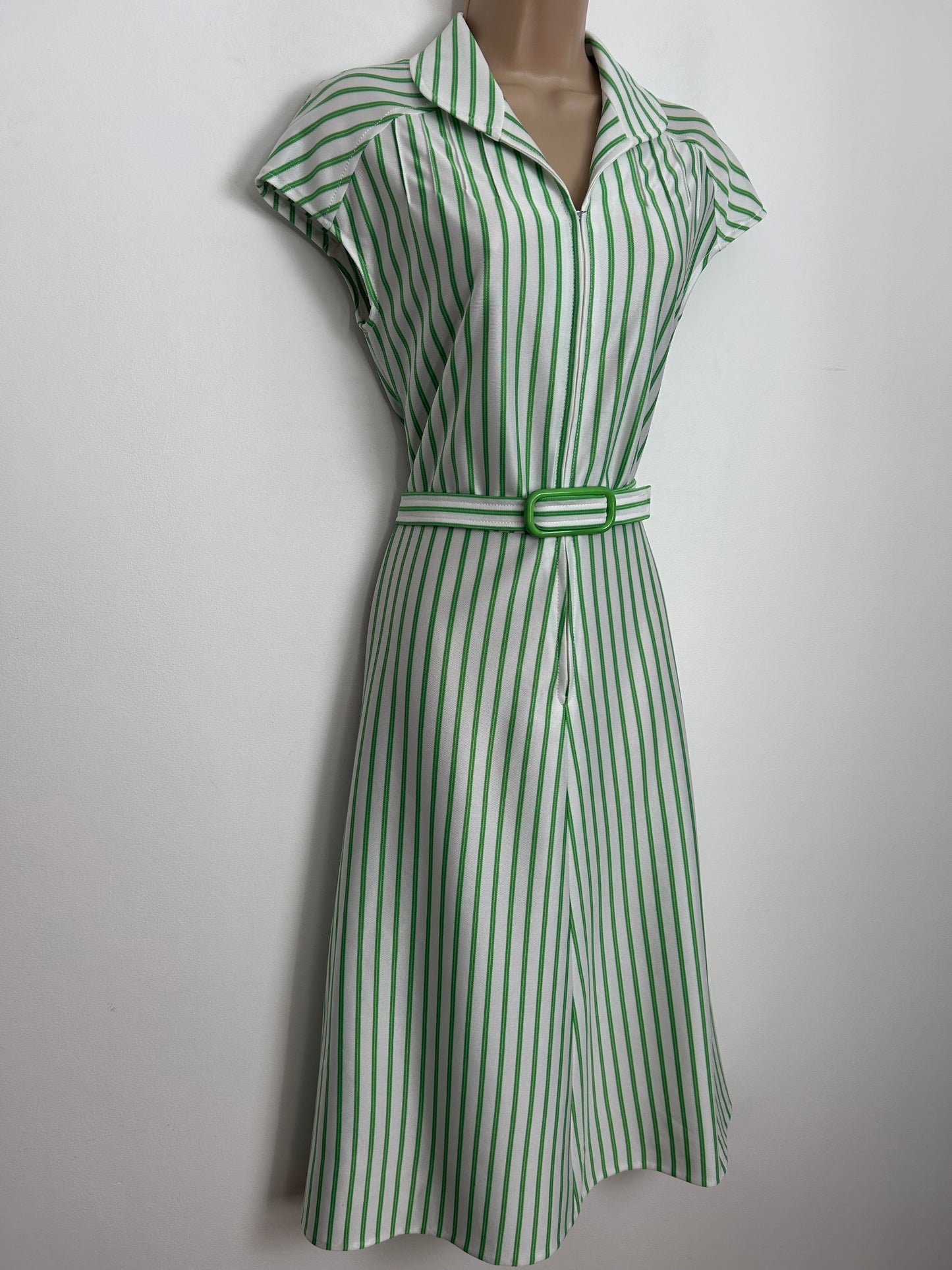 Vintage 1970s Size 10 Green & White Stripe Print Cap Sleeve Belted Fit & Flare Day Dress