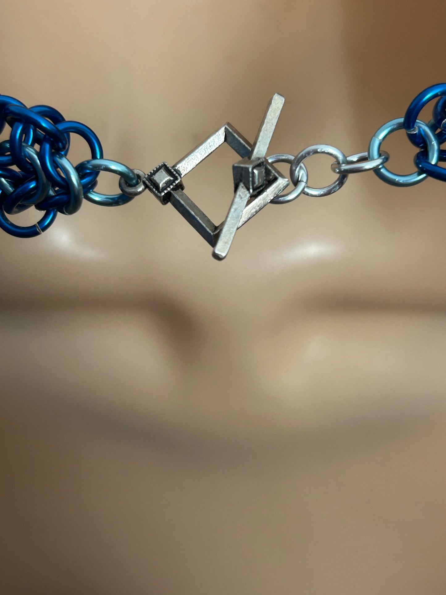 Vintage 90s Y2K Metallic Blue Interlink Chain Choker Style Necklace