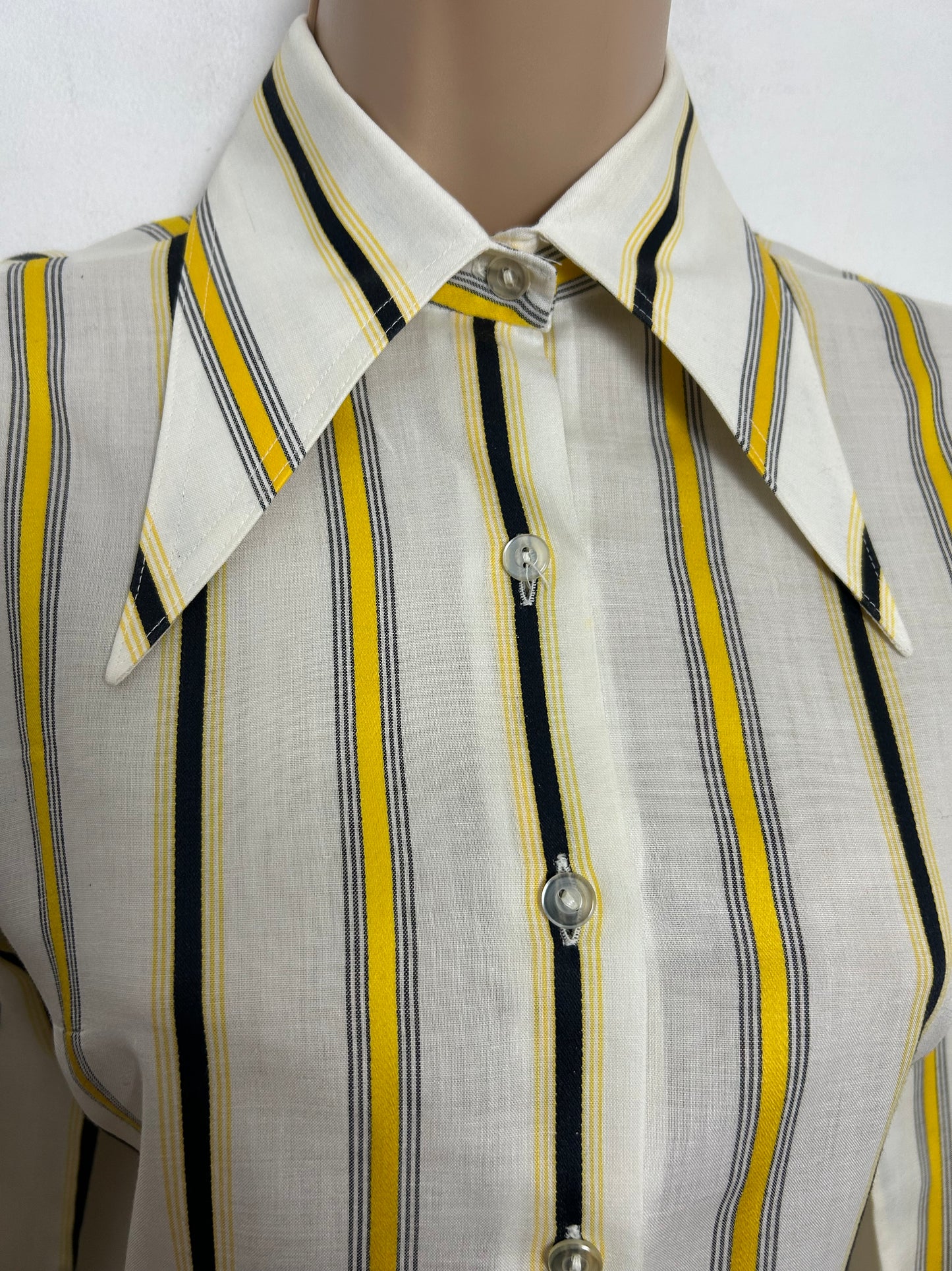 Vintage 1970s Size 8 White Yellow & Black Vertical Stripe Print Cotton Mix Long Sleeve Dagger Collar Shirt
