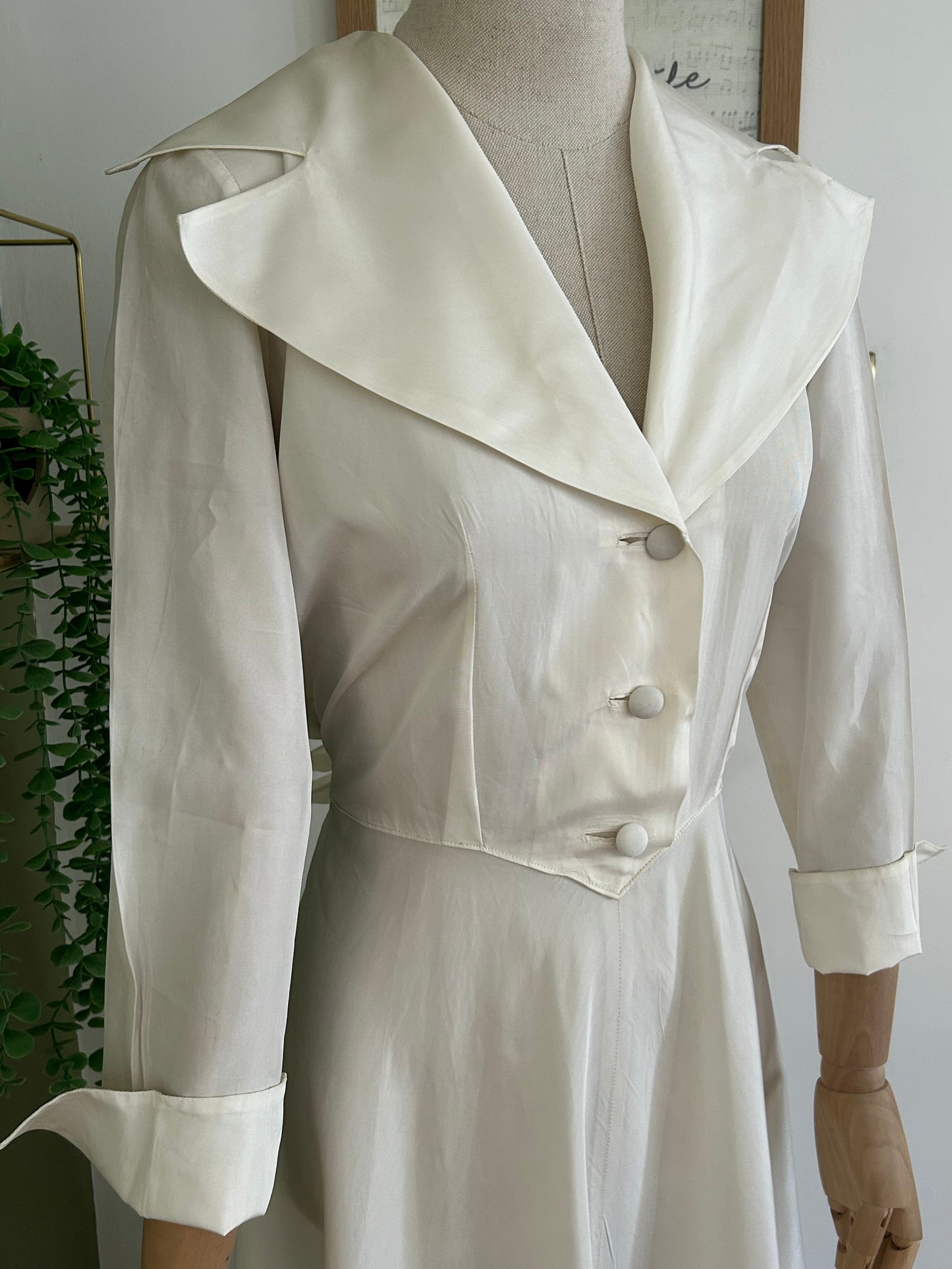 Vintage 1940s Size 14 Gorgeous Ivory Satin Shawl Collar Wedding/Occasion Maxi Dress