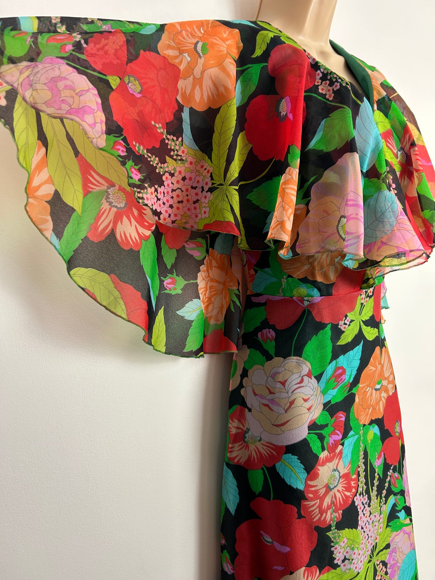 Vintage 1970s JOBI Size 6-8 Stunning Black Red & Green Bold Floral Print Cape Sleeve Boho Maxi Dress