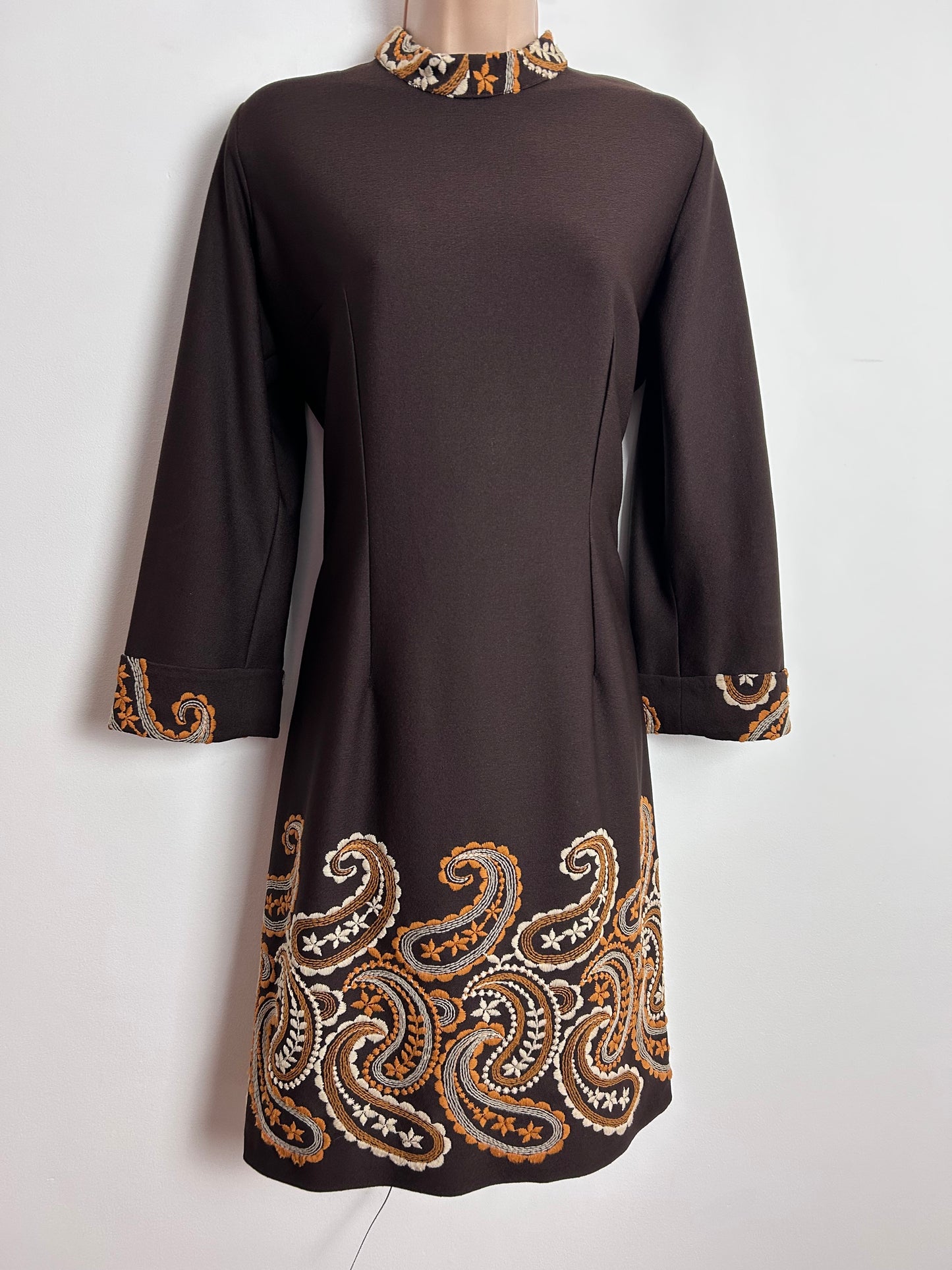 Vintage 1960s UK Size 14-16 Brown Cream & Orange Embroidered Detail Long Sleeve Mod Shift Dress