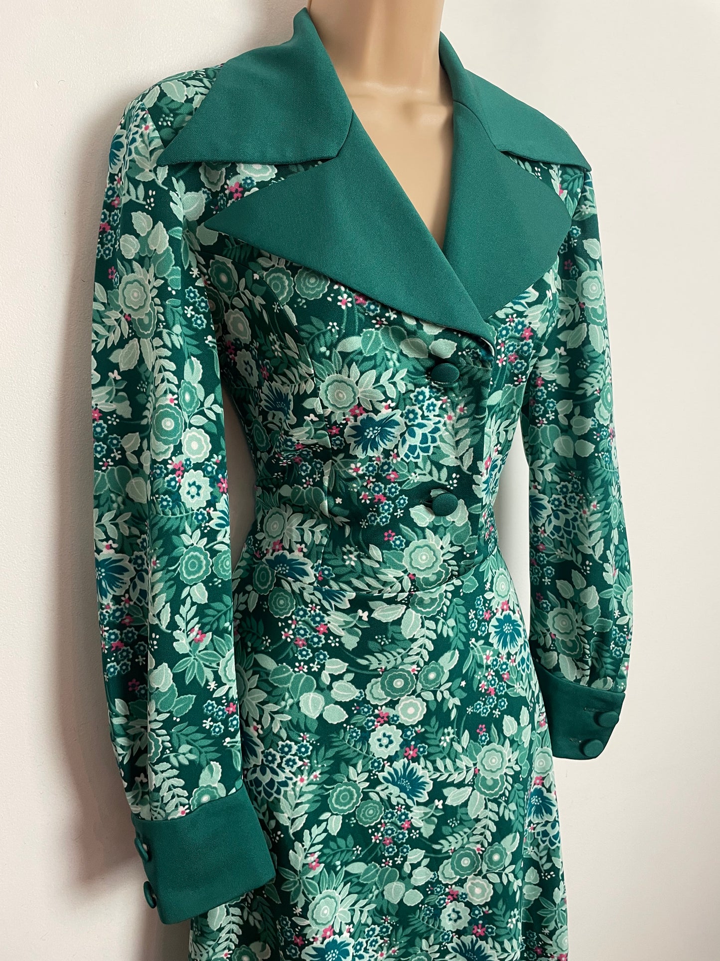 Vintage 1970s UK Size 12 Teal Green Tones Floral Print Double Dagger Collar Long Sleeve Day Dress