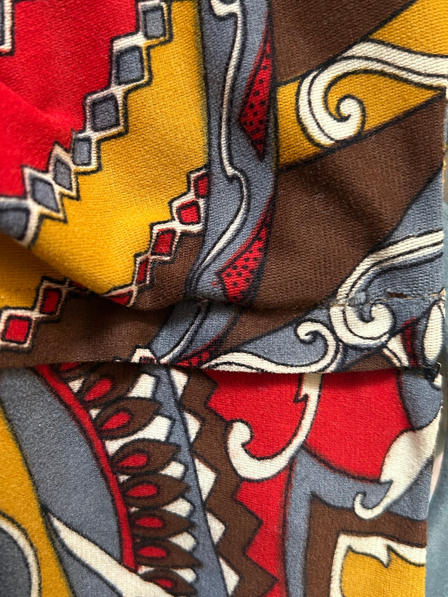 Vintage 1970s Size 10-12 Brown Mustard Grey & Red Abstract Psychedelic Print Pleated Mod Shift Dress