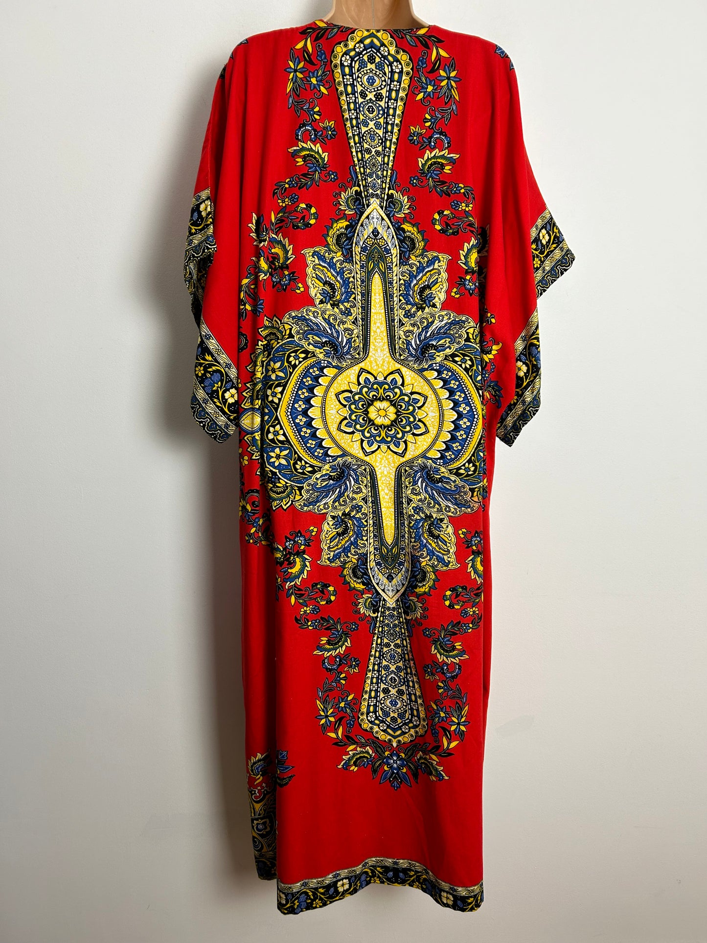 Vintage 1970s One Size Red Blue & Yellow Batik Print Zip Front Short Wide Sleeve Kaftan