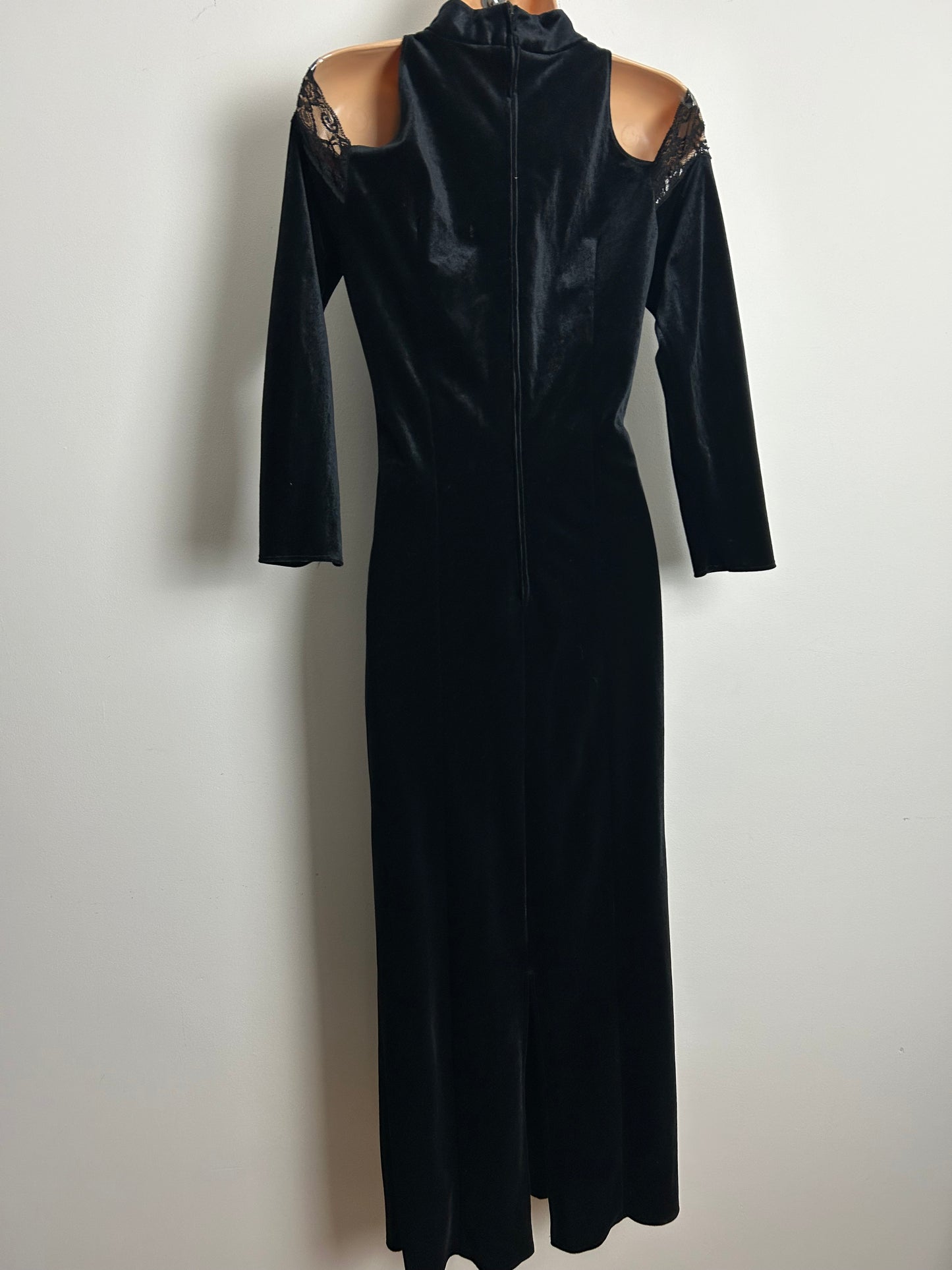 Vintage 1990s LEKRESS Size 12 Black Velour Lace Detail Cold Shoulder Fitted Occasion Evening Maxi Dress