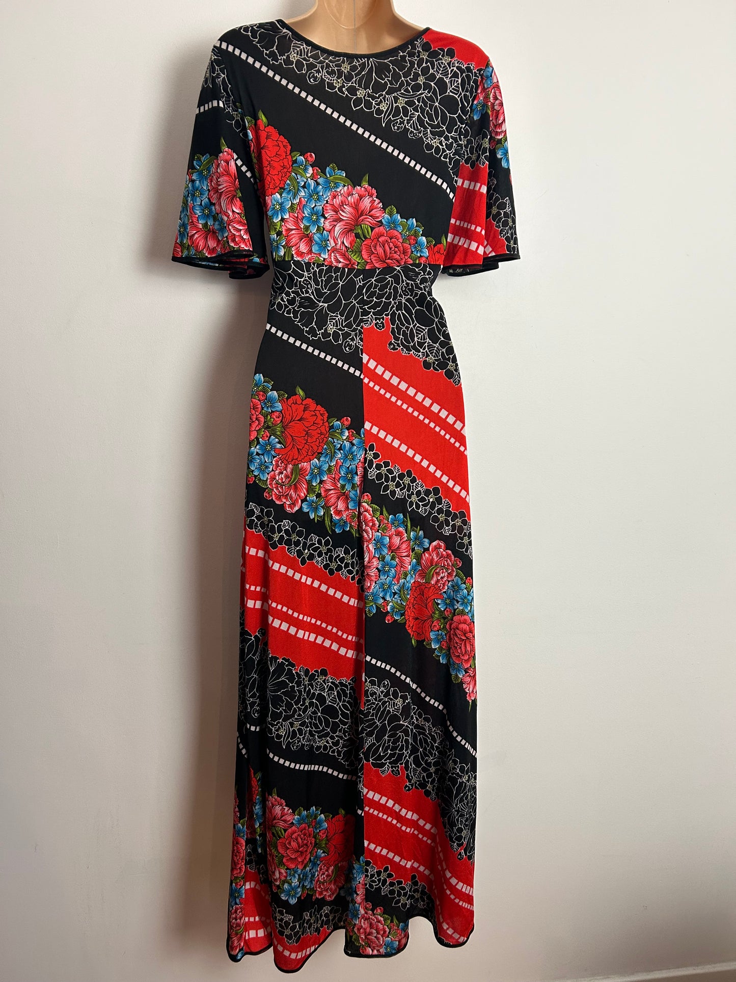 Vintage 1970s UK Size 12 Black Red & Blue Floral Print Short Flared Sleeve Nylon Lightweight Maxi Dress