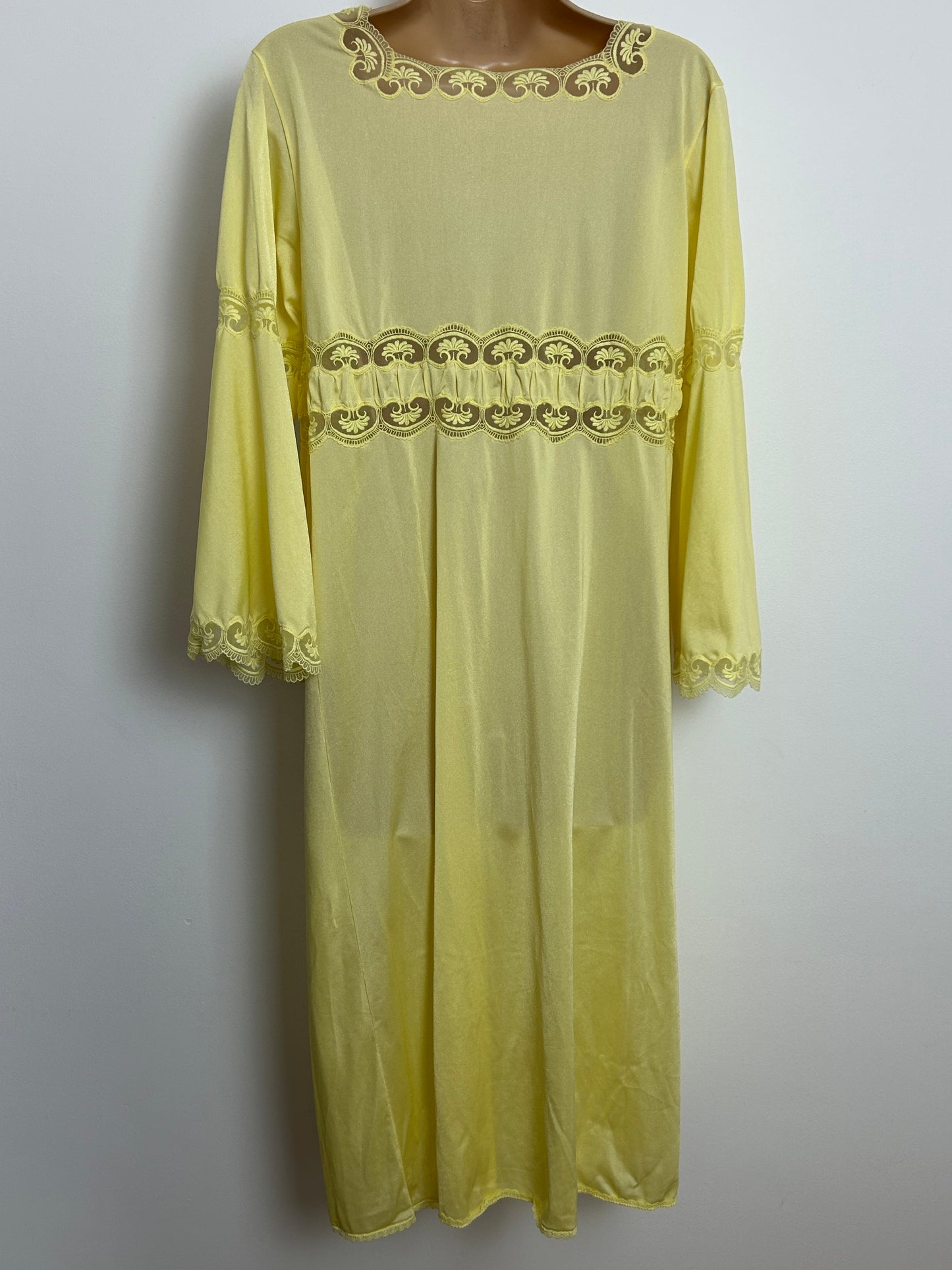 Vintage 1970s BIANCHERIA DI LUSSO Size 12 Cute Nylon Lace Panels Night Dress