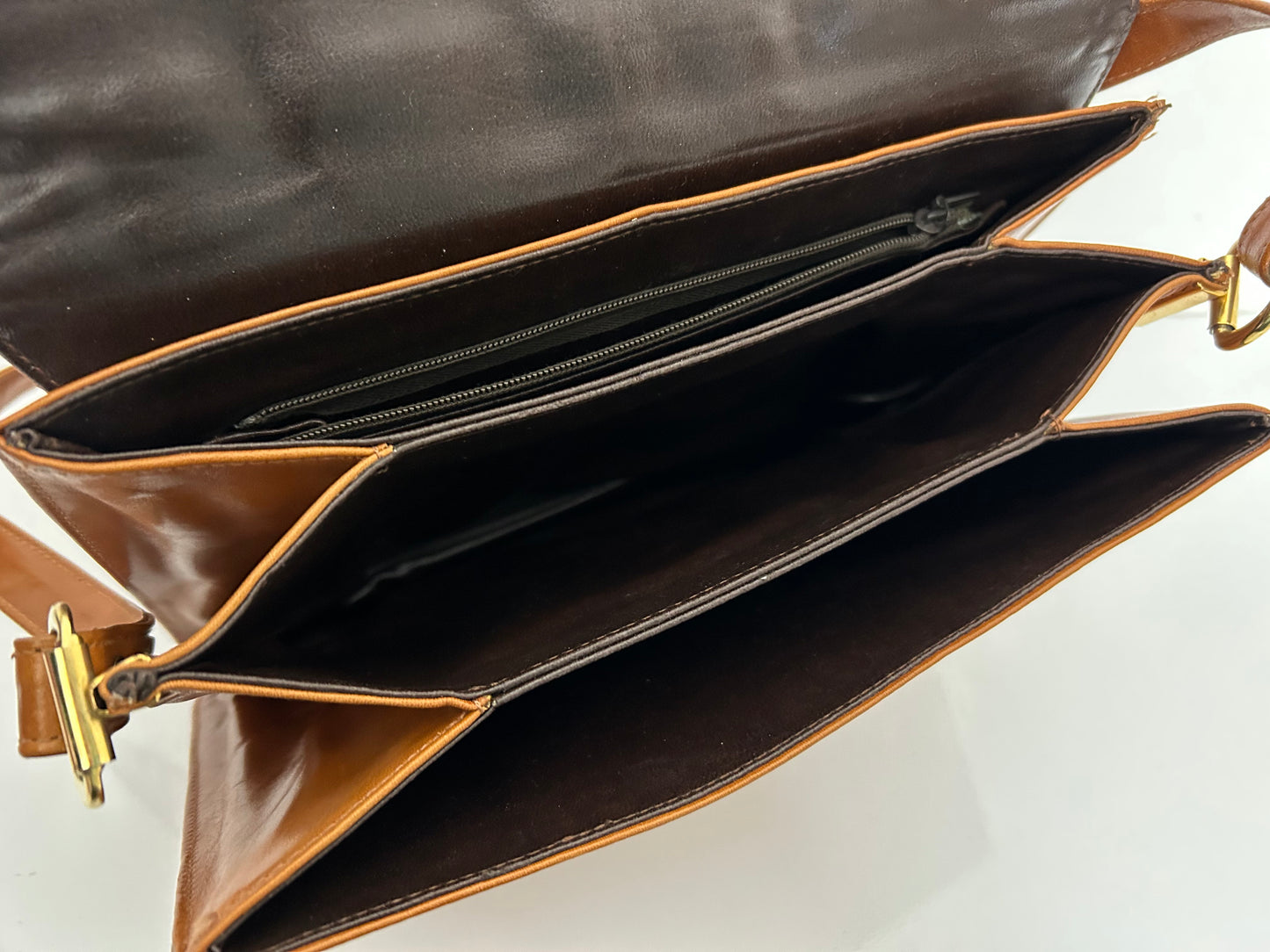 Vintage 1980s Tan Brown Gold Tone Leather Shoulder Bag With Adjustable Shoulder Strap