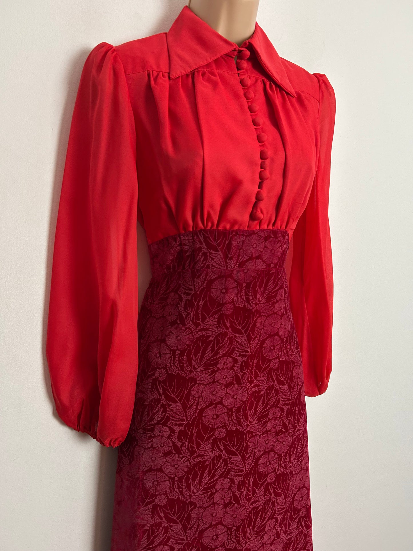 Vintage 1970s INTERDOB UK Size 6 Two Tone Red Chiffon & Velvet Long Sleeve Christmas Occasion Dress