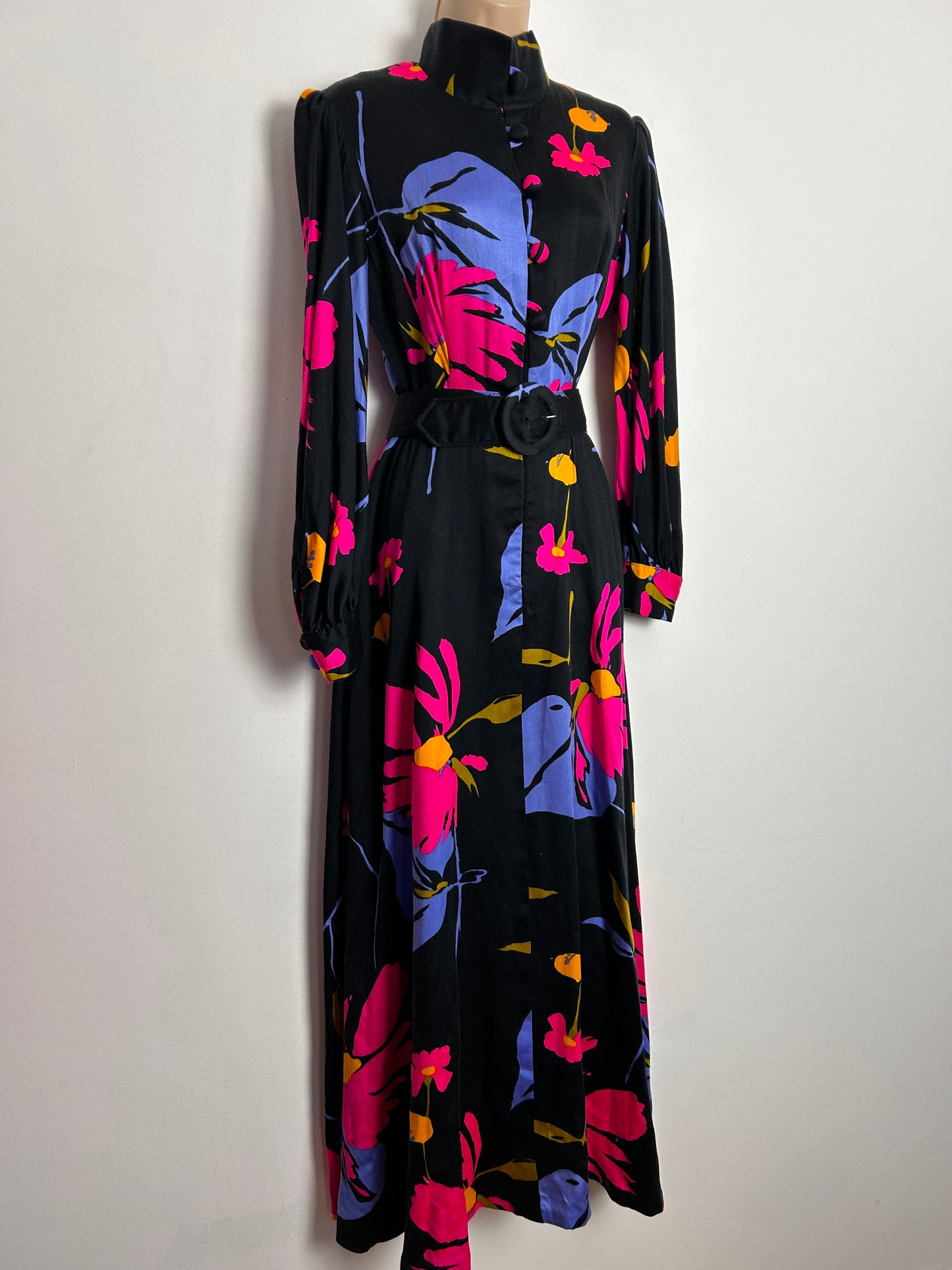 Vintage Late 1960s ALICE OF CALIFORNIA UK Size 8 Black Pink Blue & Orange Bold Floral Print Belted Maxi Dress