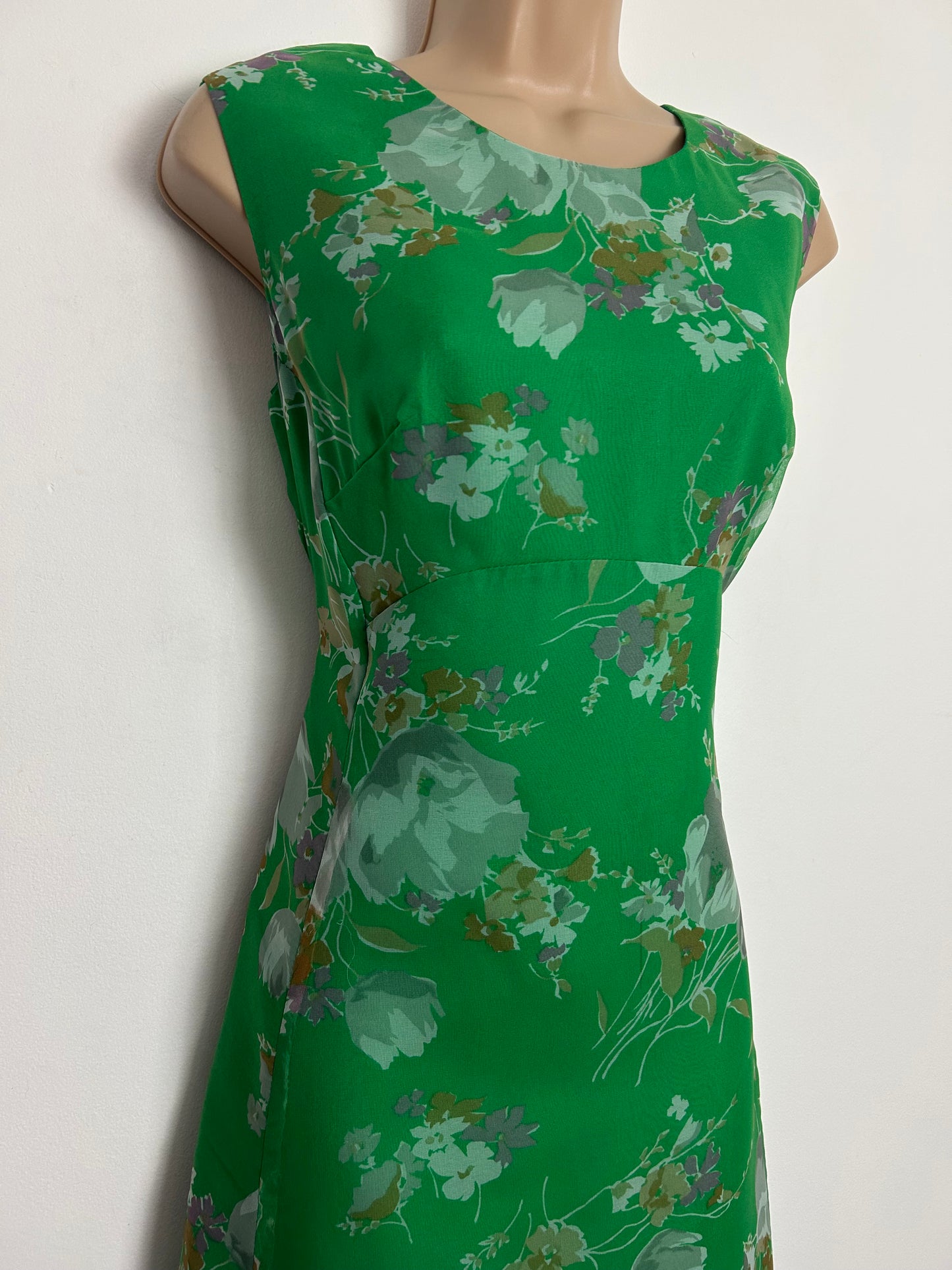 Vintage 1970s SILVERSTAR Size 8-10 Green Floral Print Sleeveless Chiffon Maxi Dress