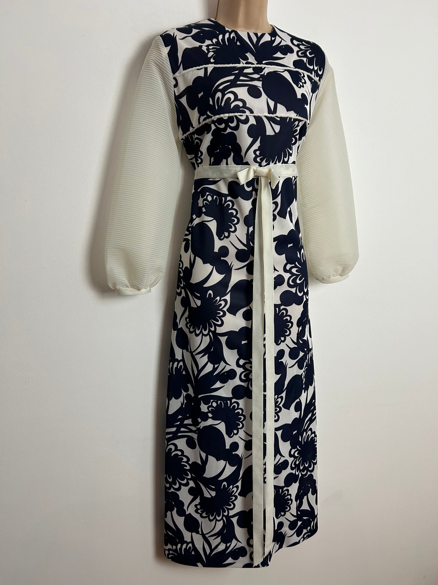 Vintage 1970s UK Size 10-12 Blue & White Floral Print Pleated Long Sleeve Bow Ribbon Detail Boho Midaxi Dress