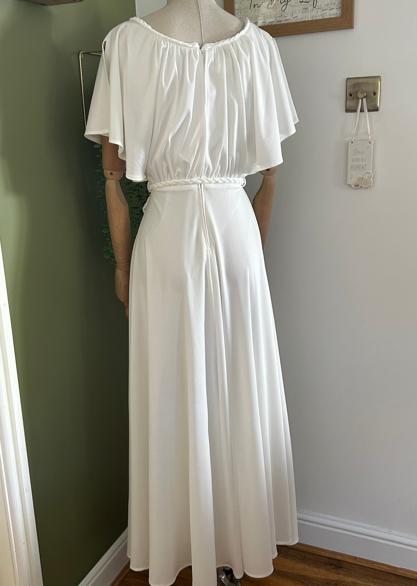 Vintage 1970s Size 6 White Flutter Sleeve Plaited Tie Belt Grecian Style Summer Maxi Dress
