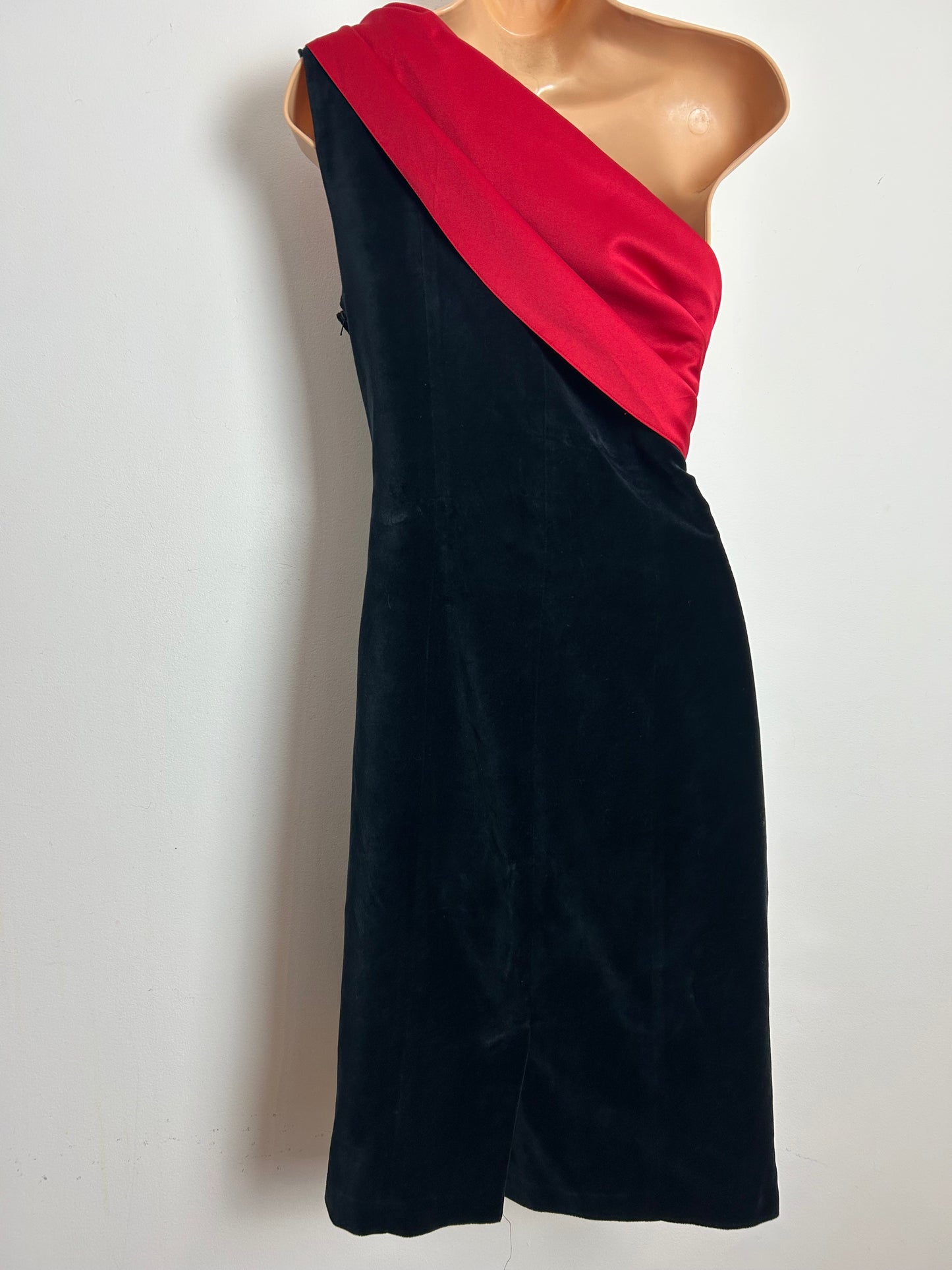 Vintage 1980s OPERA BY RICHARDS Size 10-12 Black Velvet & Red Satin One Shoulder Fitted Cocktail Party Dress