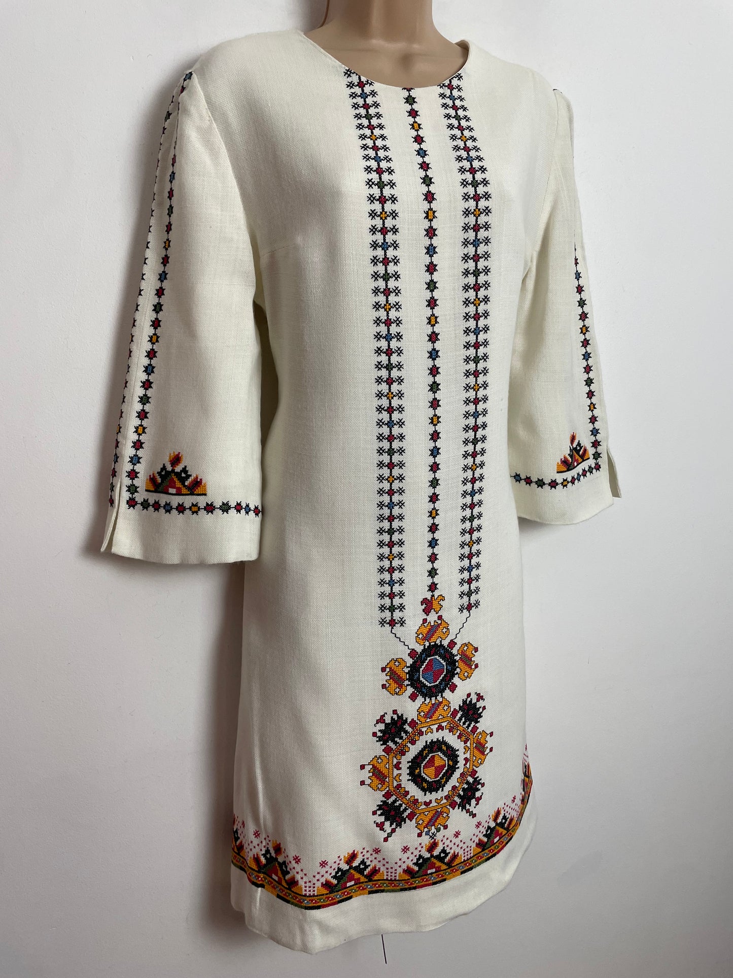 Vintage 1960s UK Size 10 Gorgeous White Black Orange & Red Embroidered Detail Wool Mix Mod Shift Dress