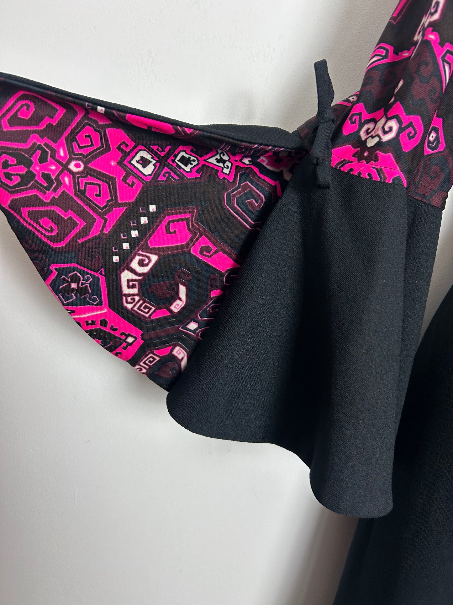 Vintage 1970s Size 14 Black Neon Pink & Maroon Abstract Print Flared Cuff Maxi Dress