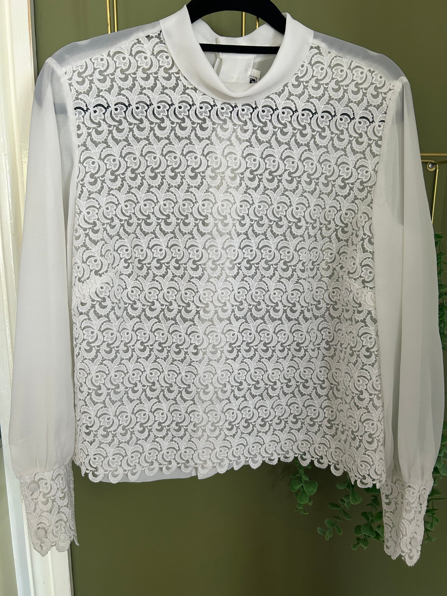 Vintage 1960s Size 14 White Lace Front Button Back Long Sleeve Blouse Top