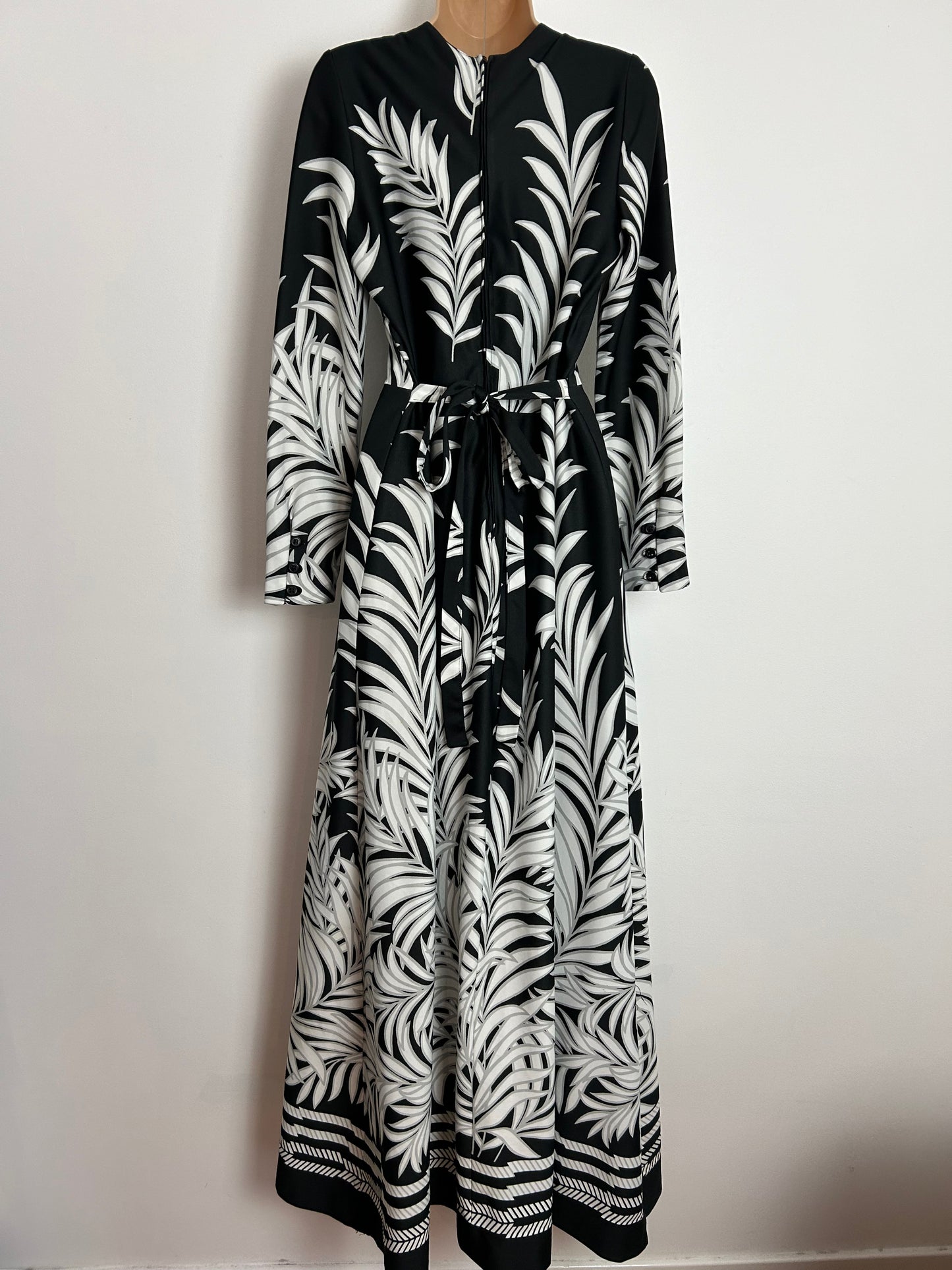 Vintage 1970s UK Size 12 Gorgeous Black & White Leaf Print Long Sleeve Tie Back Maxi Dress