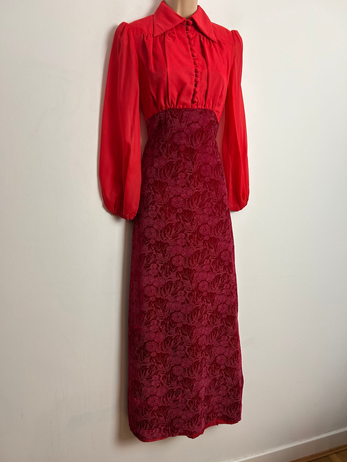 Vintage 1970s INTERDOB UK Size 6 Two Tone Red Chiffon & Velvet Long Sleeve Christmas Occasion Dress