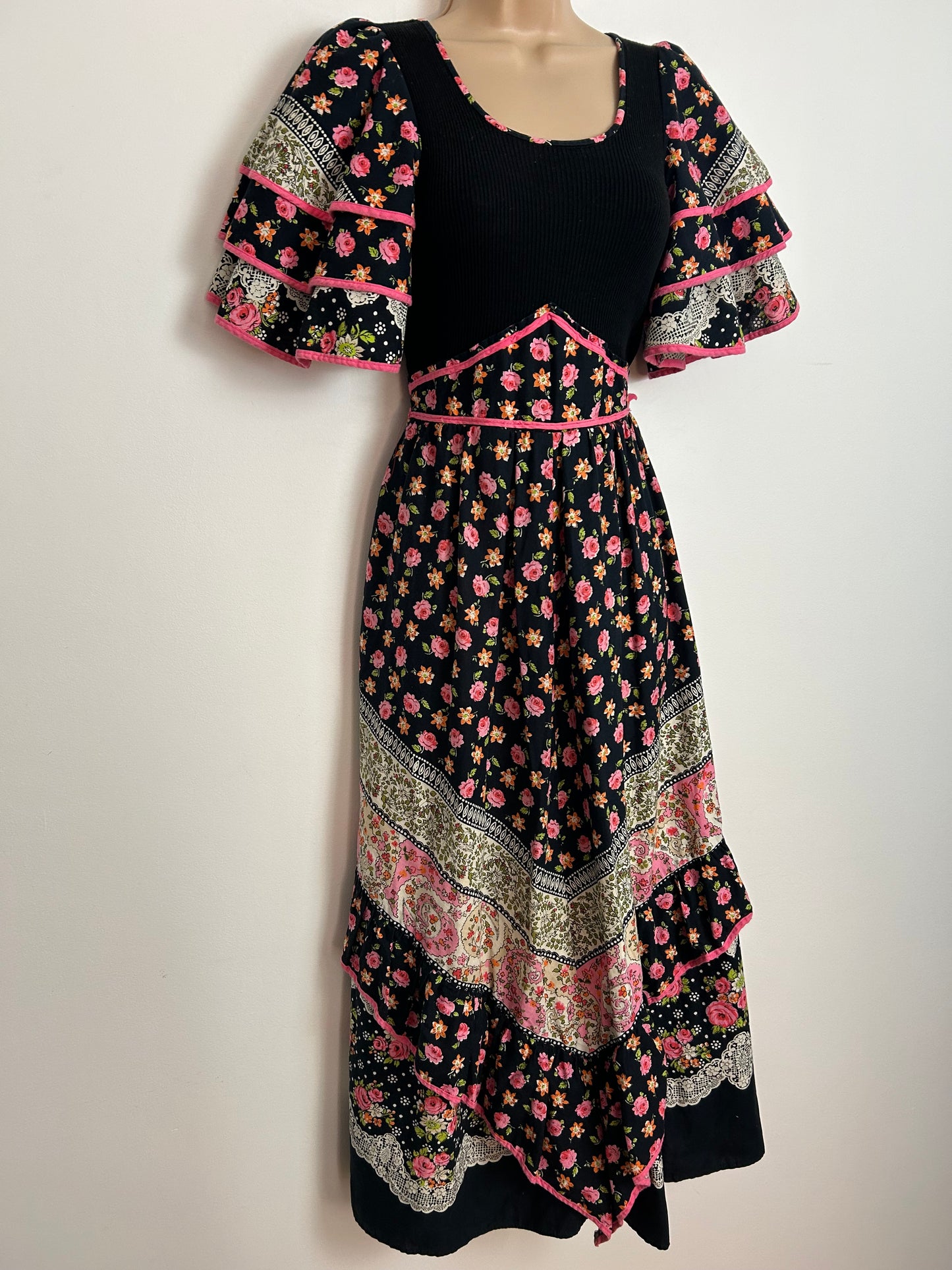 Vintage 1970s CLOCKHOUSE Size 6-8 Black Pink & Orange Floral Cotton Prairie Boho Midi Dress