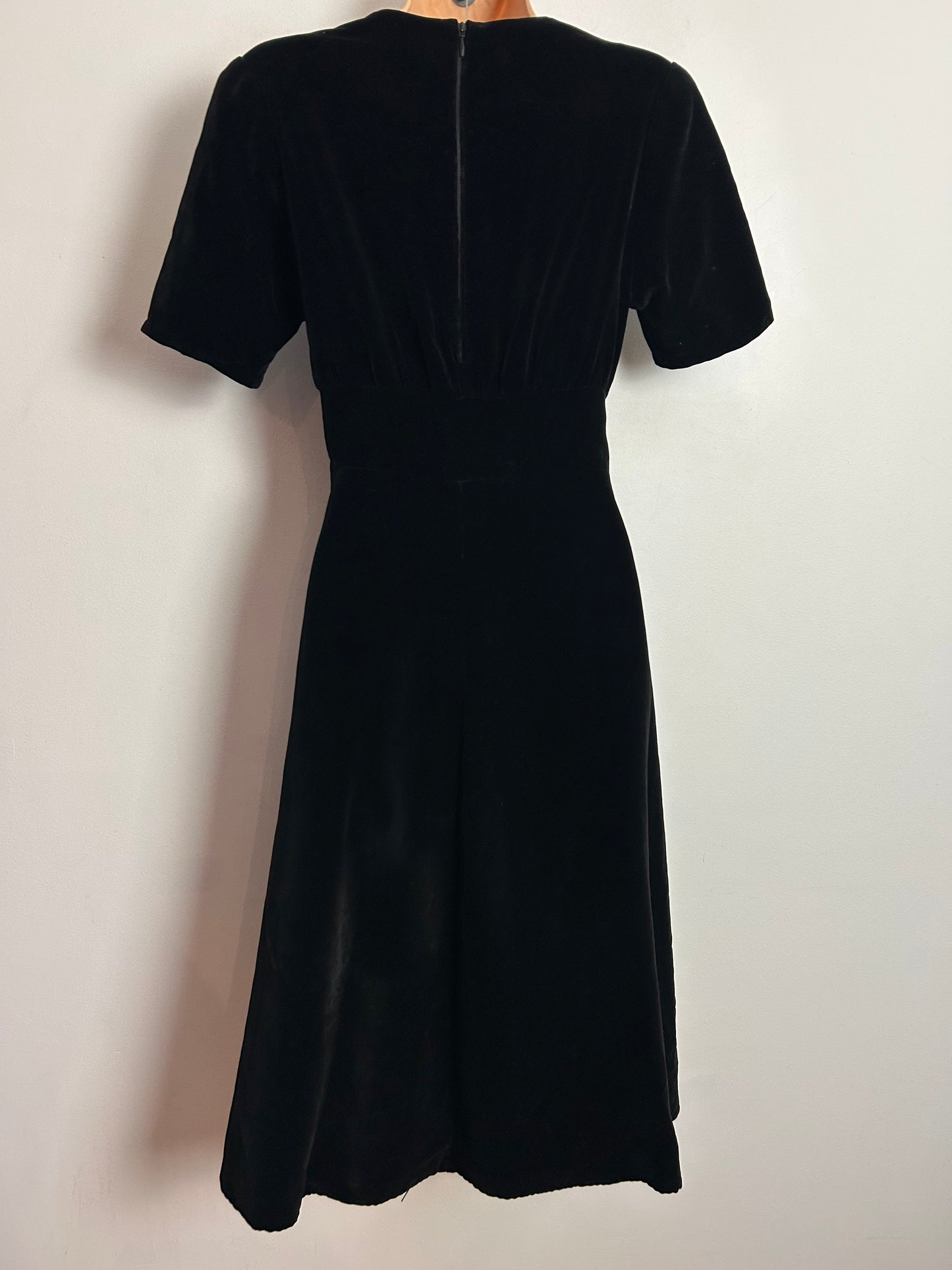 Vintage 1950s UK Size 8 Black Velvet Short Sleeve Xmas Party Mod Dress