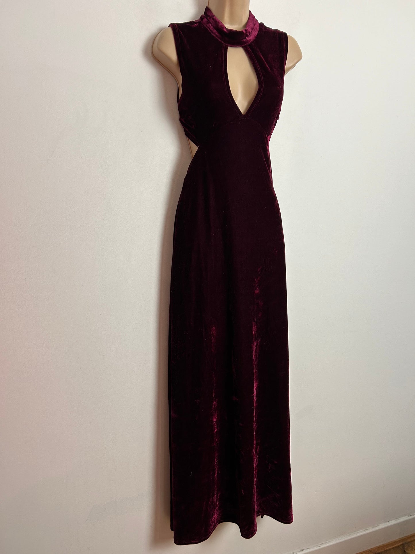 Vintage 1990s UK Size 8-10 Dark Red Maroon Sleeveless Keyhole Open Back Velour Maxi Party Dress
