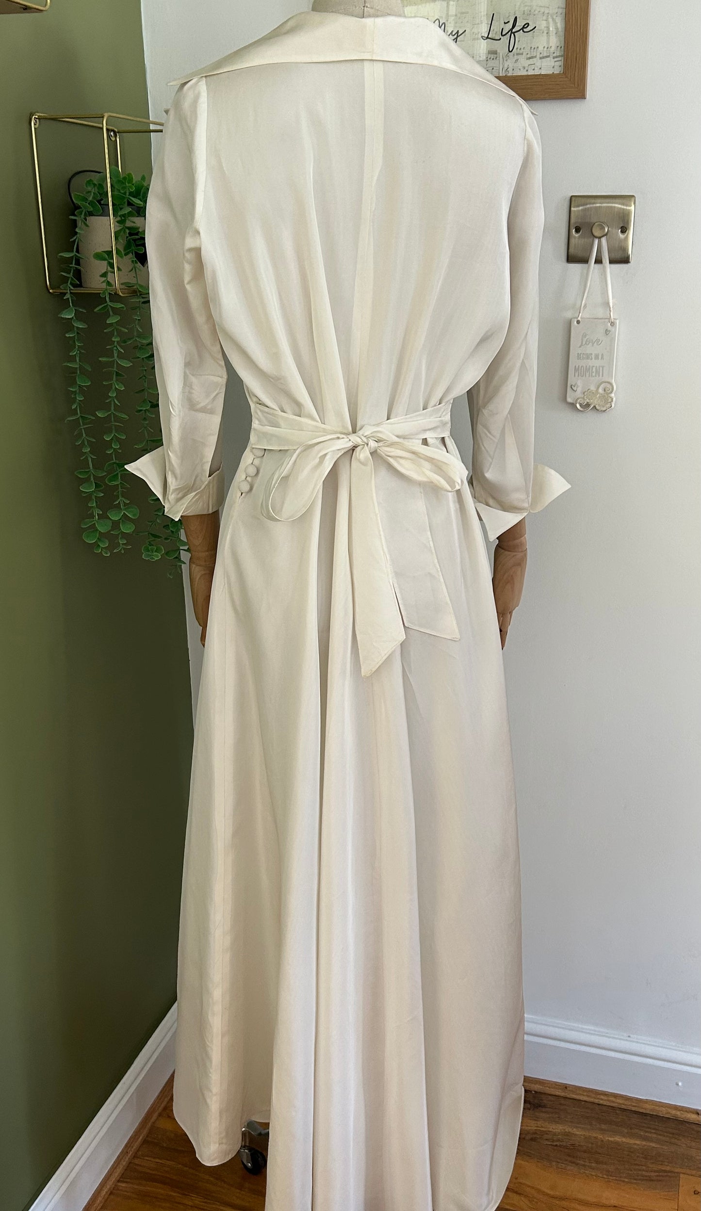 Vintage 1940s Size 14 Gorgeous Ivory Satin Shawl Collar Wedding/Occasion Maxi Dress