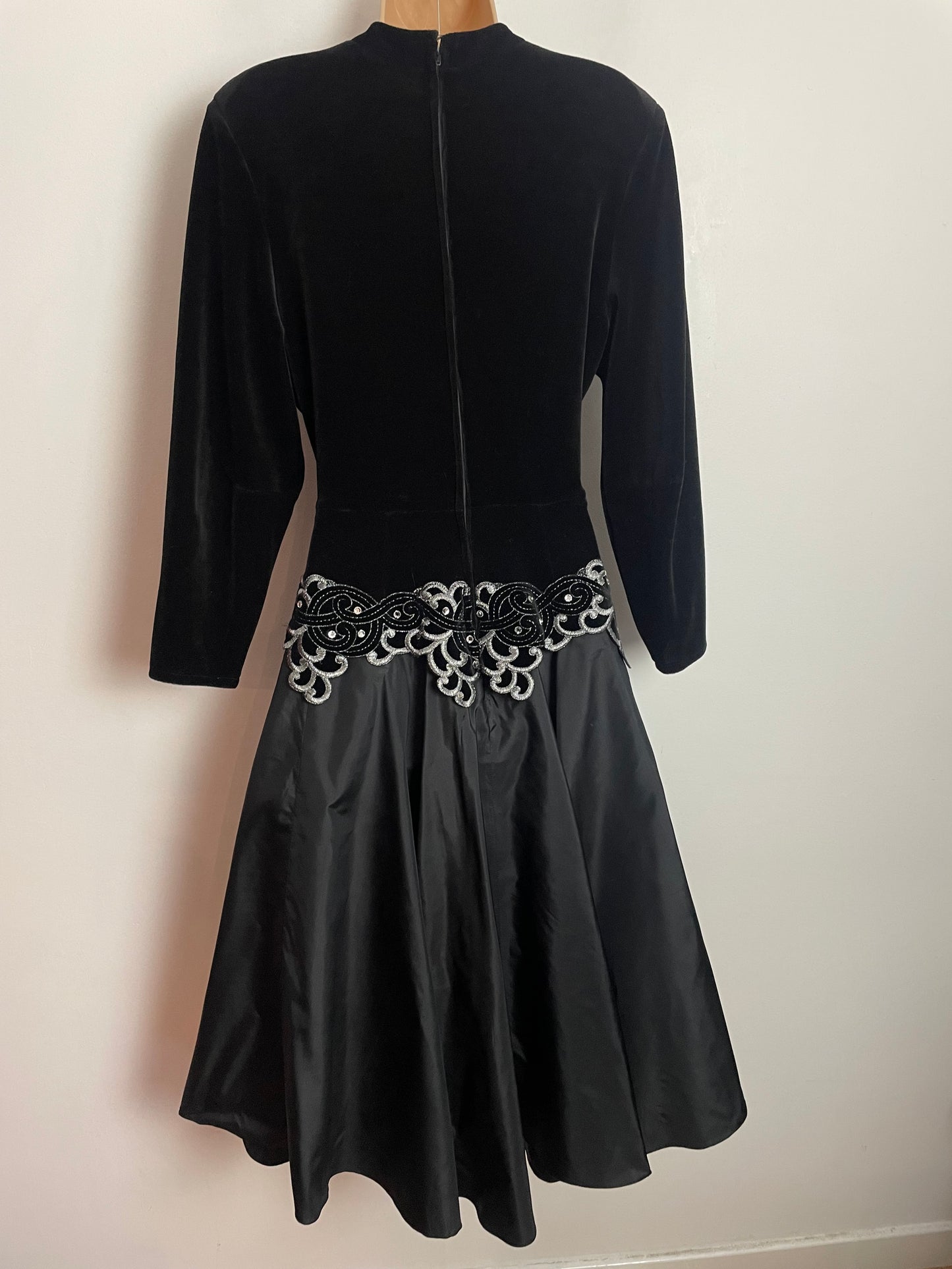 Vintage 1980s BERNSHAW UK Size 12 Black Velvet & Sateen Silver Thread & Diamante Detail Evening Party Occasion Dress