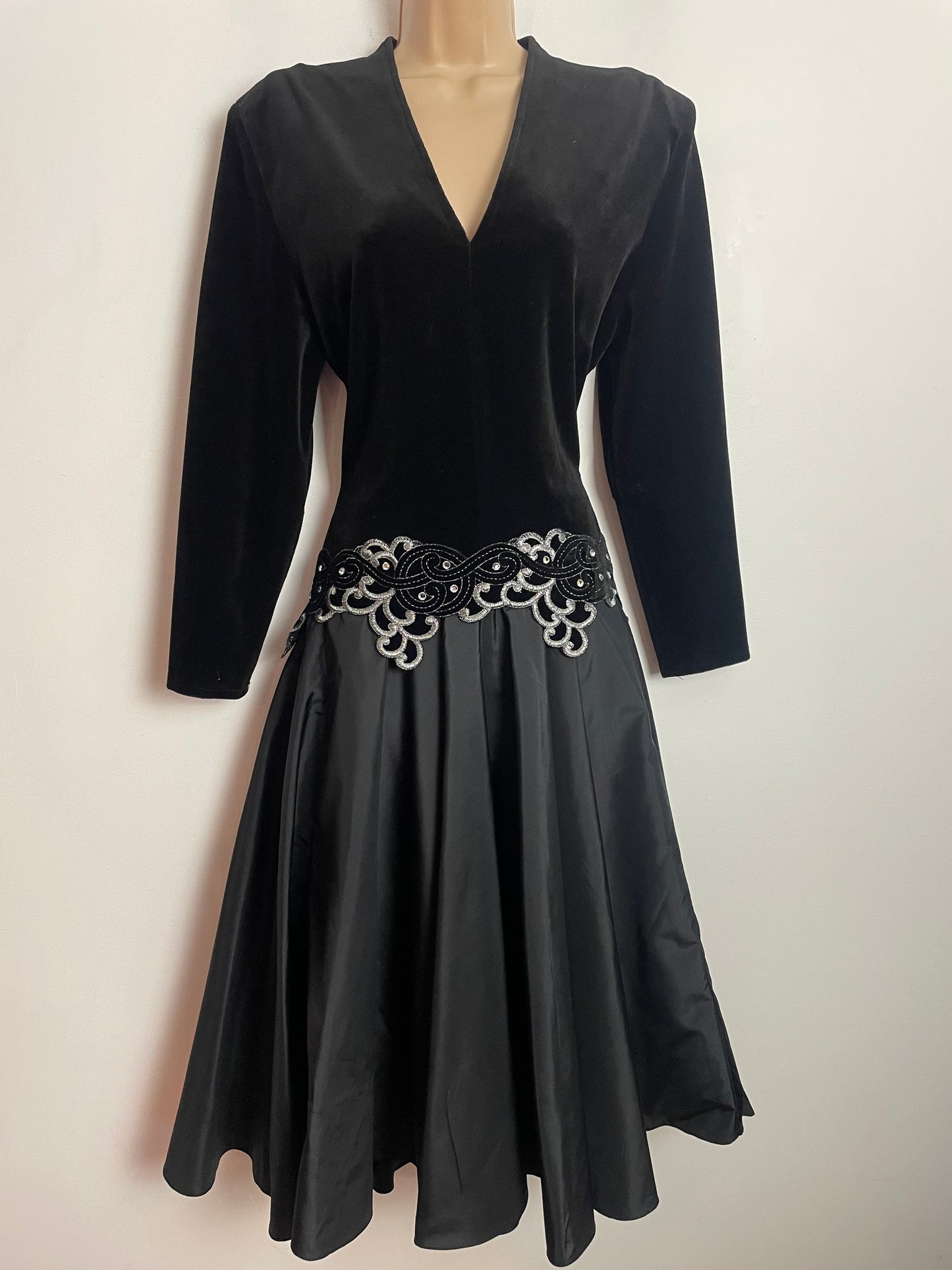 Vintage 1980s BERNSHAW UK Size 12 Black Velvet & Sateen Silver Thread & Diamante Detail Evening Party Occasion Dress