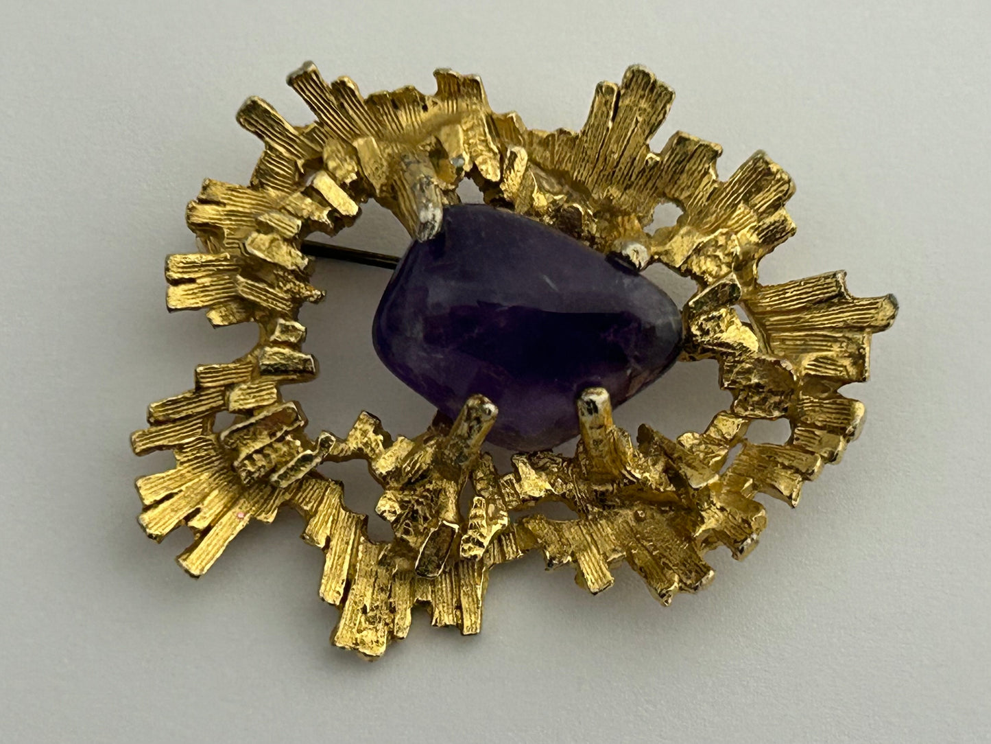 Vintage HOLLYWOOD Signed Gold Tone Brutalist Purple Glass Stone Set Brooch
