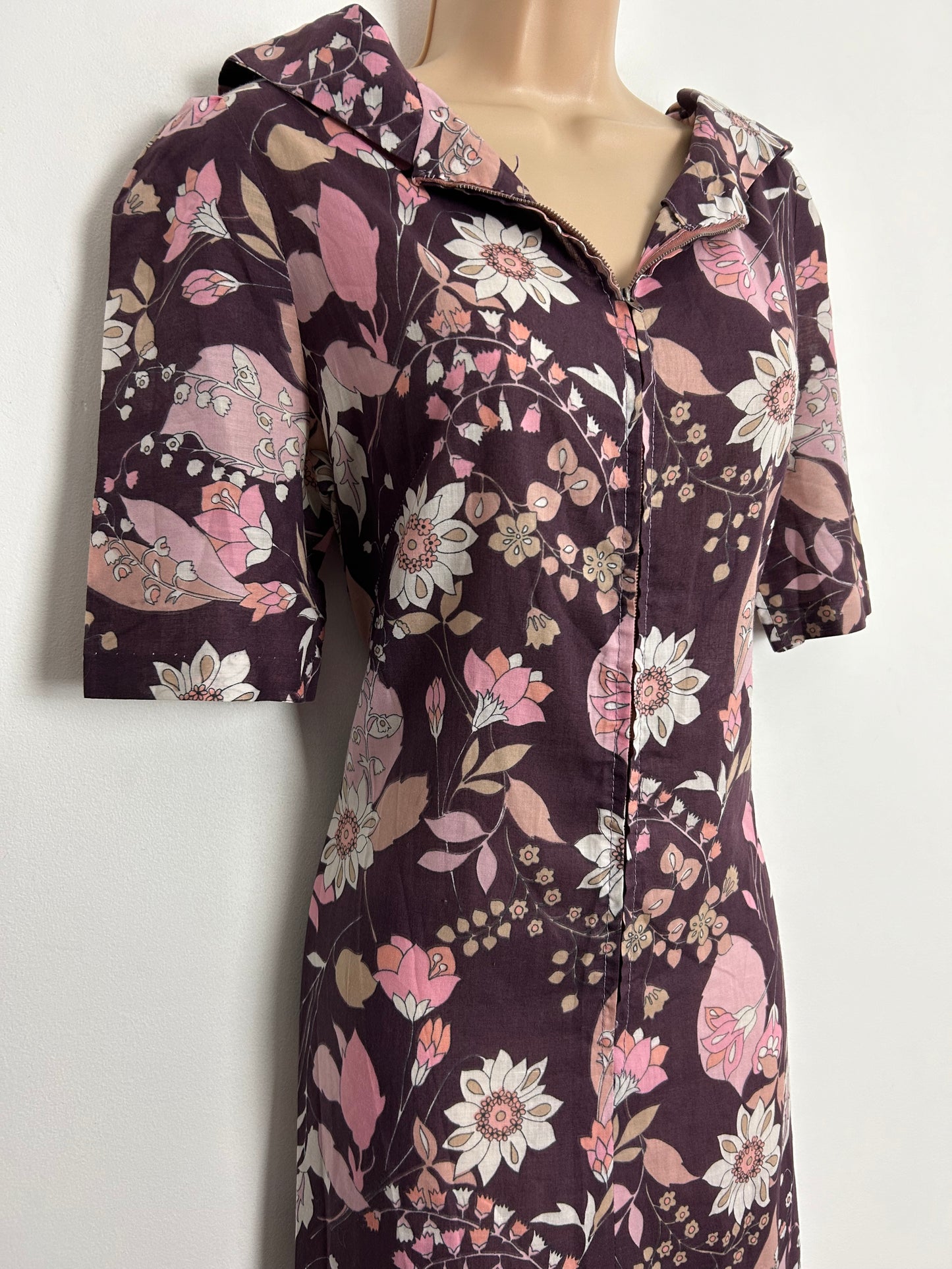 Vintage 1970s UK Size 12 Plum Purple Pink & White Floral Print Zip Front Hooded Short Sleeve Maxi Dress