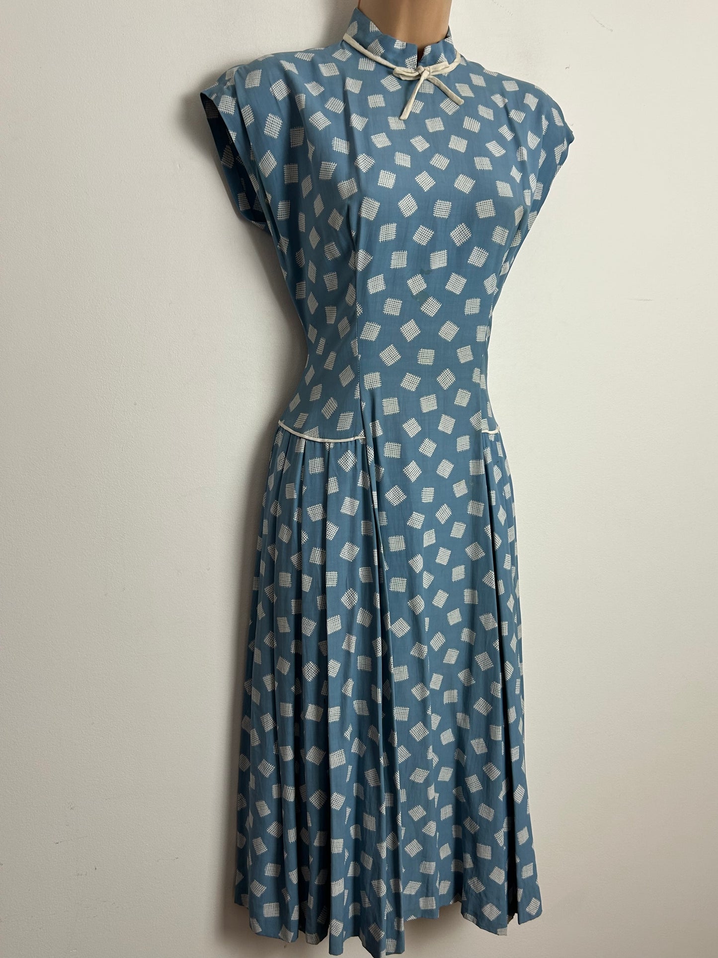 Vintage 1940s Size 8 Pretty Blue & White Grid Square Print Cotton Blend Pleated Day Dress