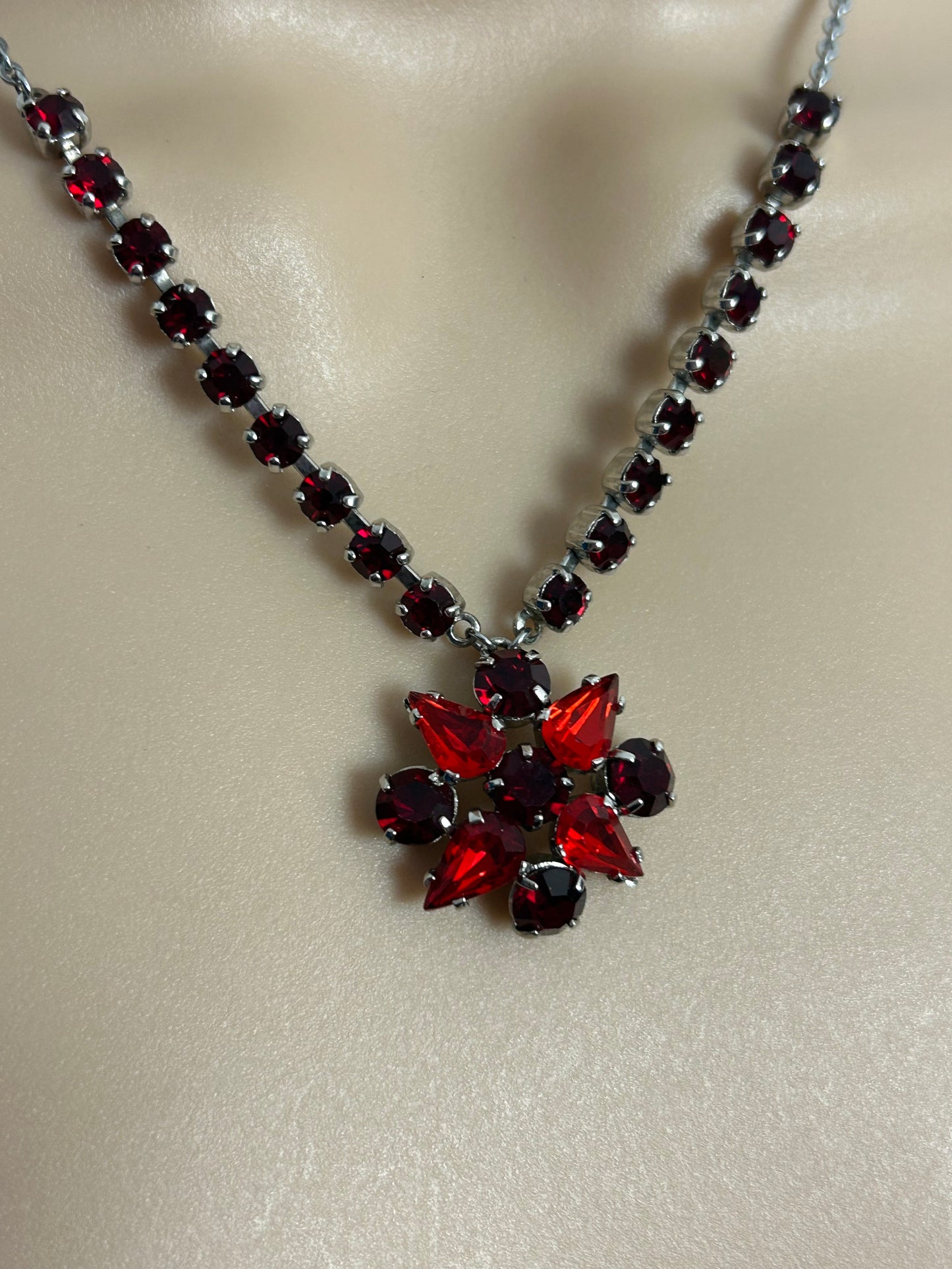 Vintage 1960s Silver Tone Red Diamante Stone Set Flower Necklace