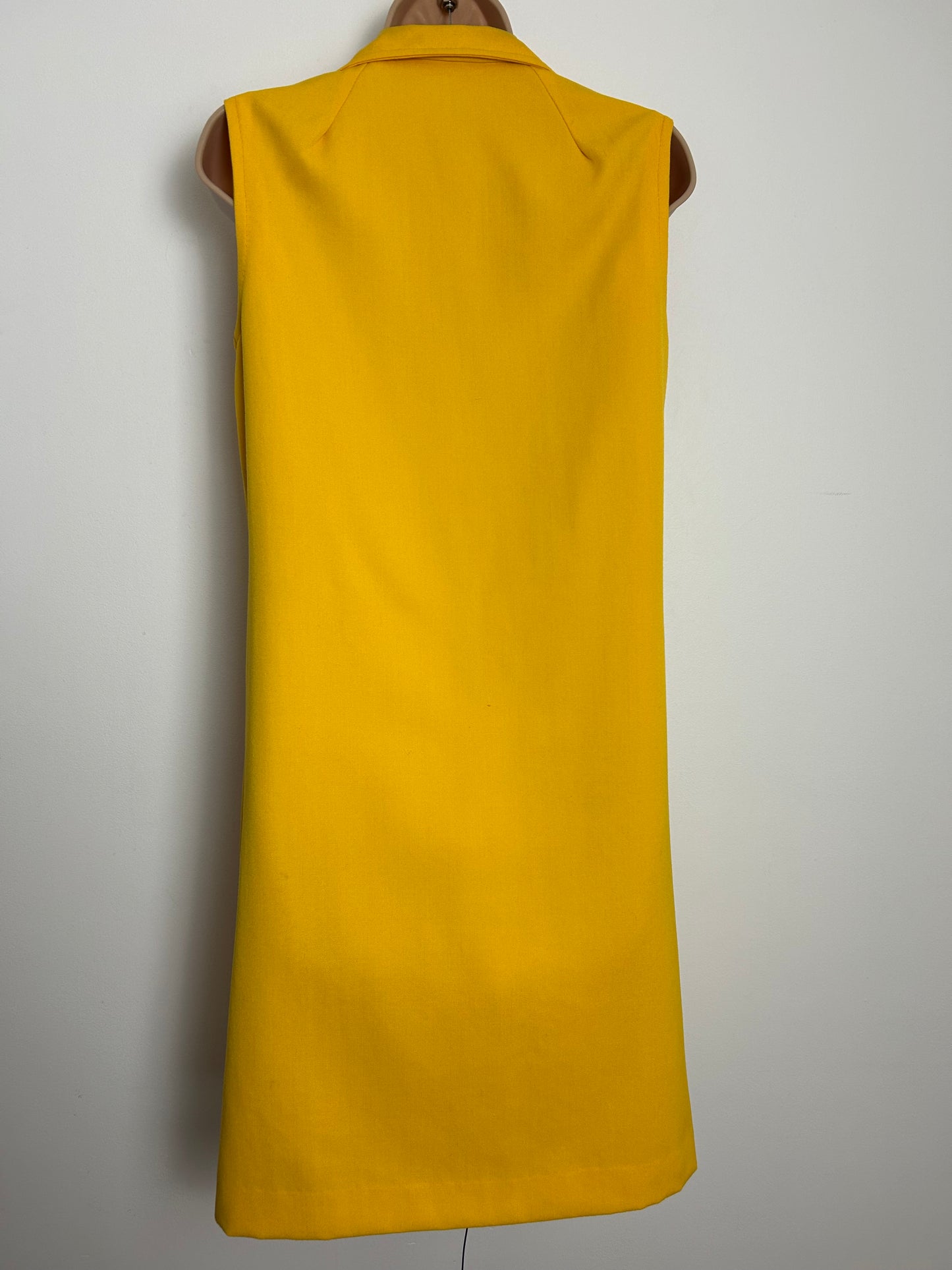 Vintage 1970s Size 8-10 Mustard Yellow Dagger Collar Sleeveless Pocket Detail Mod Shift Dress